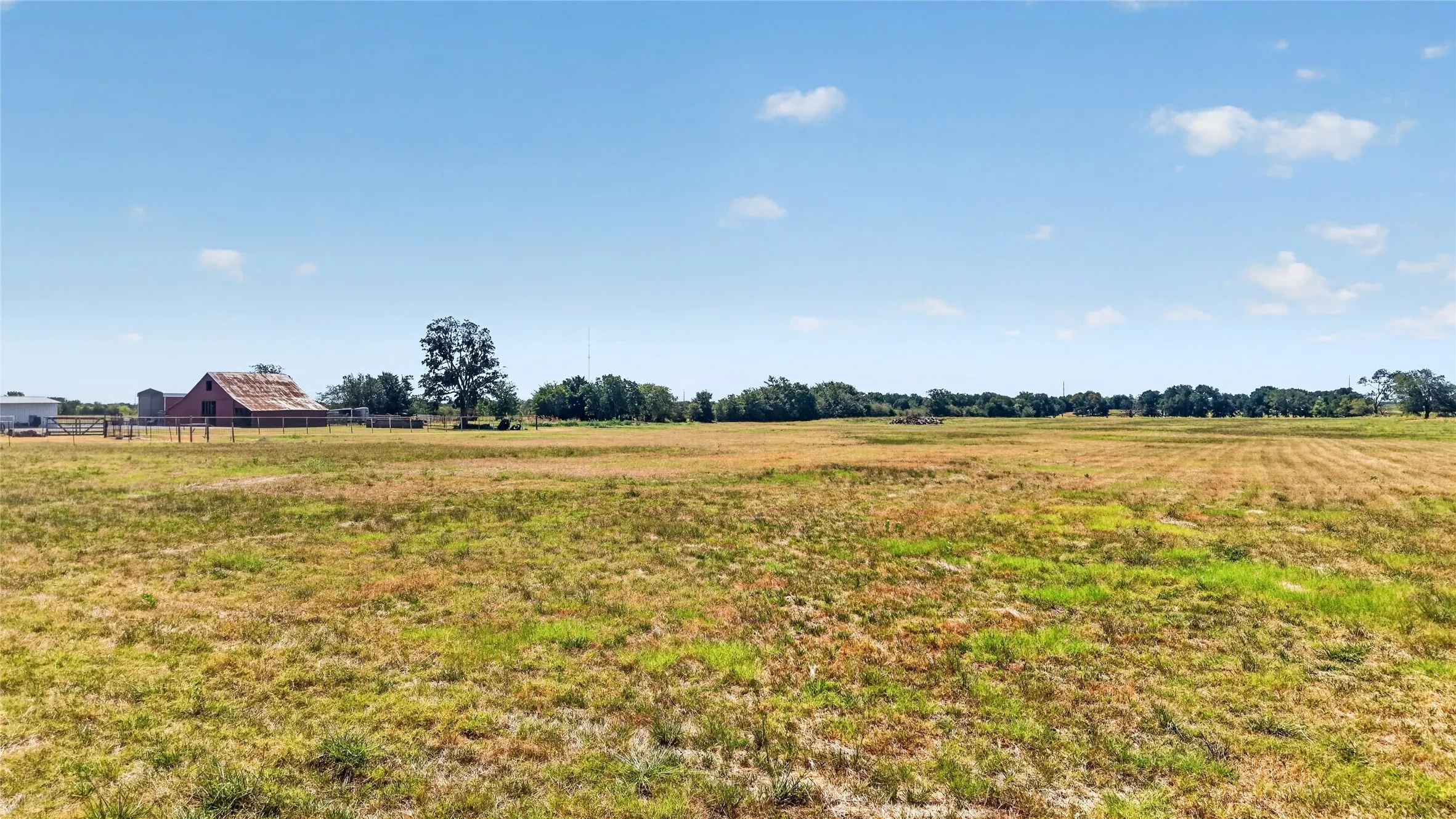 Farm For Sale in Fannin County , 1413 W State Highway 56, Bonham, Texas 75418, 4 Bedroom, 4 Bathroom, 2 Garage spaces, 2,799 Sqft, built in 1972, mls#21369753, Real Estate Agent in Bonham, Homes For Sale in Fannin county, Homes For Sale in Bonham, Realtor in Bonham Texas, Real Estate Brokerage Independent Realty Texas, Luminita Cordes Realtor