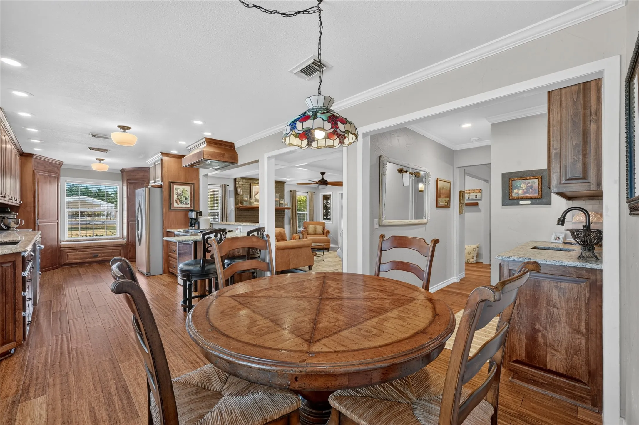 Farm For Sale in Fannin County , 1413 W State Highway 56, Bonham, Texas 75418, 4 Bedroom, 4 Bathroom, 2 Garage spaces, 2,799 Sqft, built in 1972, mls#21369753, Real Estate Agent in Bonham, Homes For Sale in Fannin county, Homes For Sale in Bonham, Realtor in Bonham Texas, Real Estate Brokerage Independent Realty Texas, Luminita Cordes Realtor