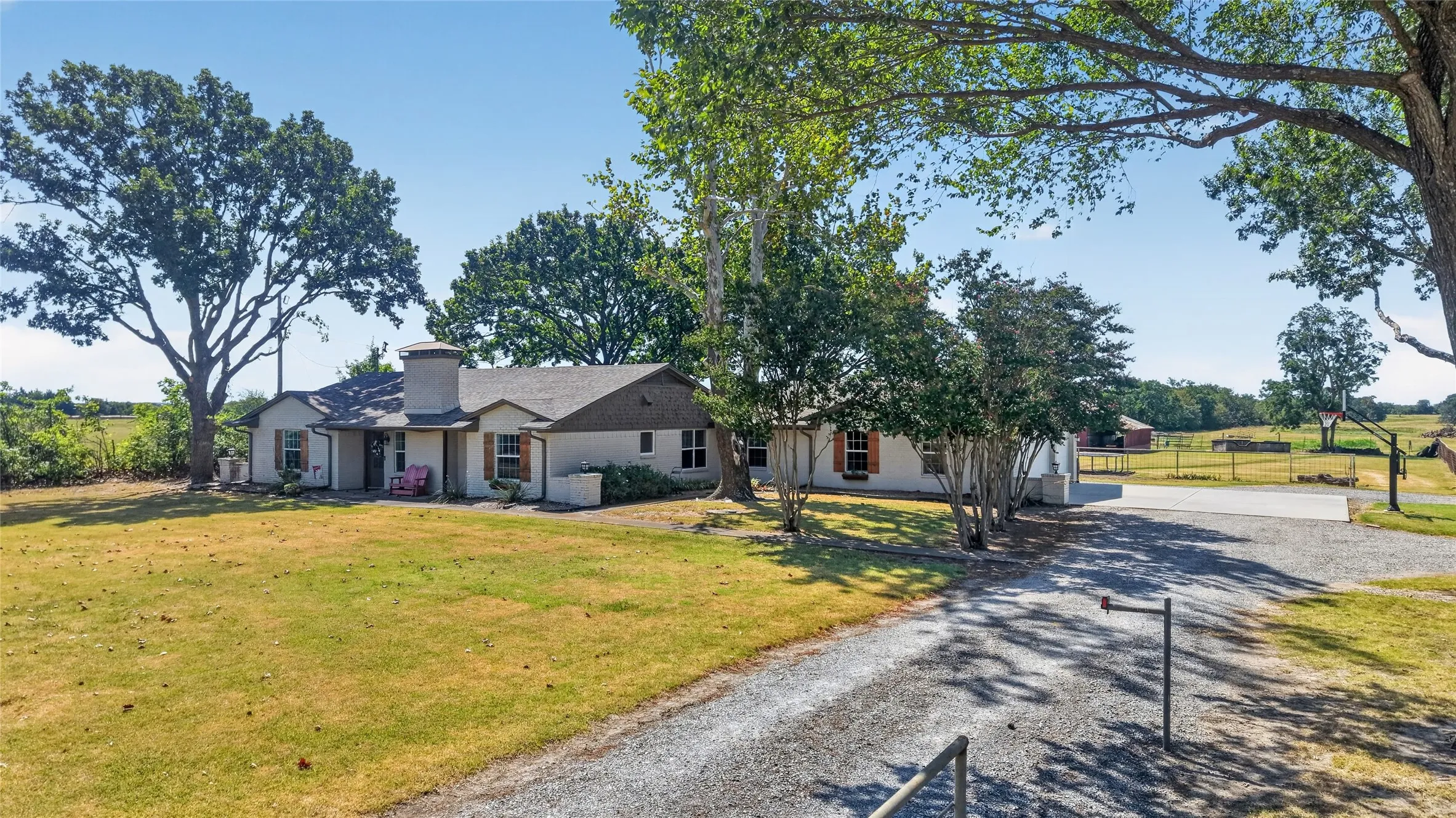 Farm For Sale in Fannin County , 1413 W State Highway 56, Bonham, Texas 75418, 4 Bedroom, 4 Bathroom, 2 Garage spaces, 2,799 Sqft, built in 1972, mls#21369753, Real Estate Agent in Bonham, Homes For Sale in Fannin county, Homes For Sale in Bonham, Realtor in Bonham Texas, Real Estate Brokerage Independent Realty Texas, Luminita Cordes Realtor