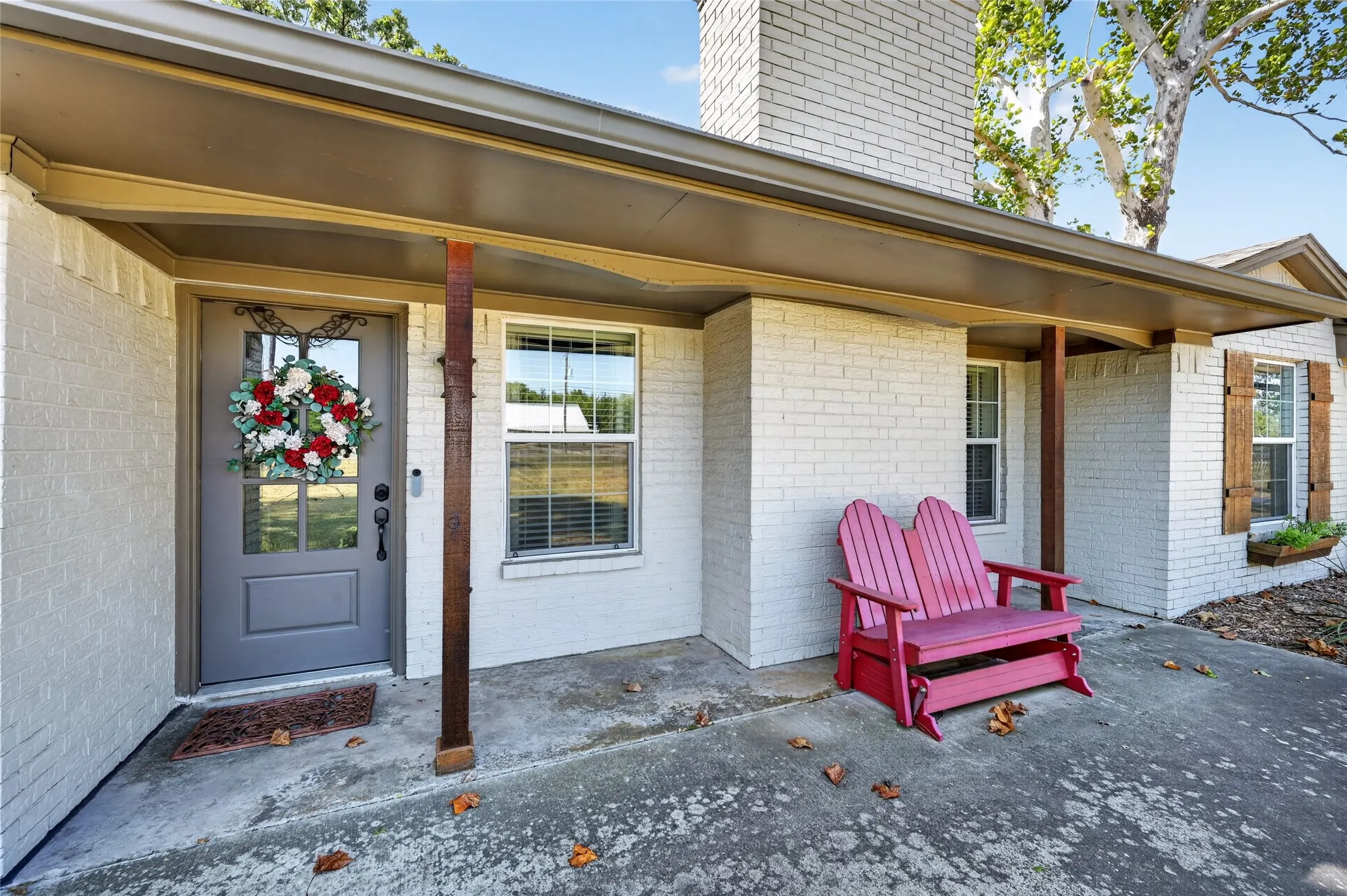 Farm For Sale in Fannin County , 1413 W State Highway 56, Bonham, Texas 75418, 4 Bedroom, 4 Bathroom, 2 Garage spaces, 2,799 Sqft, built in 1972, mls#21369753, Real Estate Agent in Bonham, Homes For Sale in Fannin county, Homes For Sale in Bonham, Realtor in Bonham Texas, Real Estate Brokerage Independent Realty Texas, Luminita Cordes Realtor