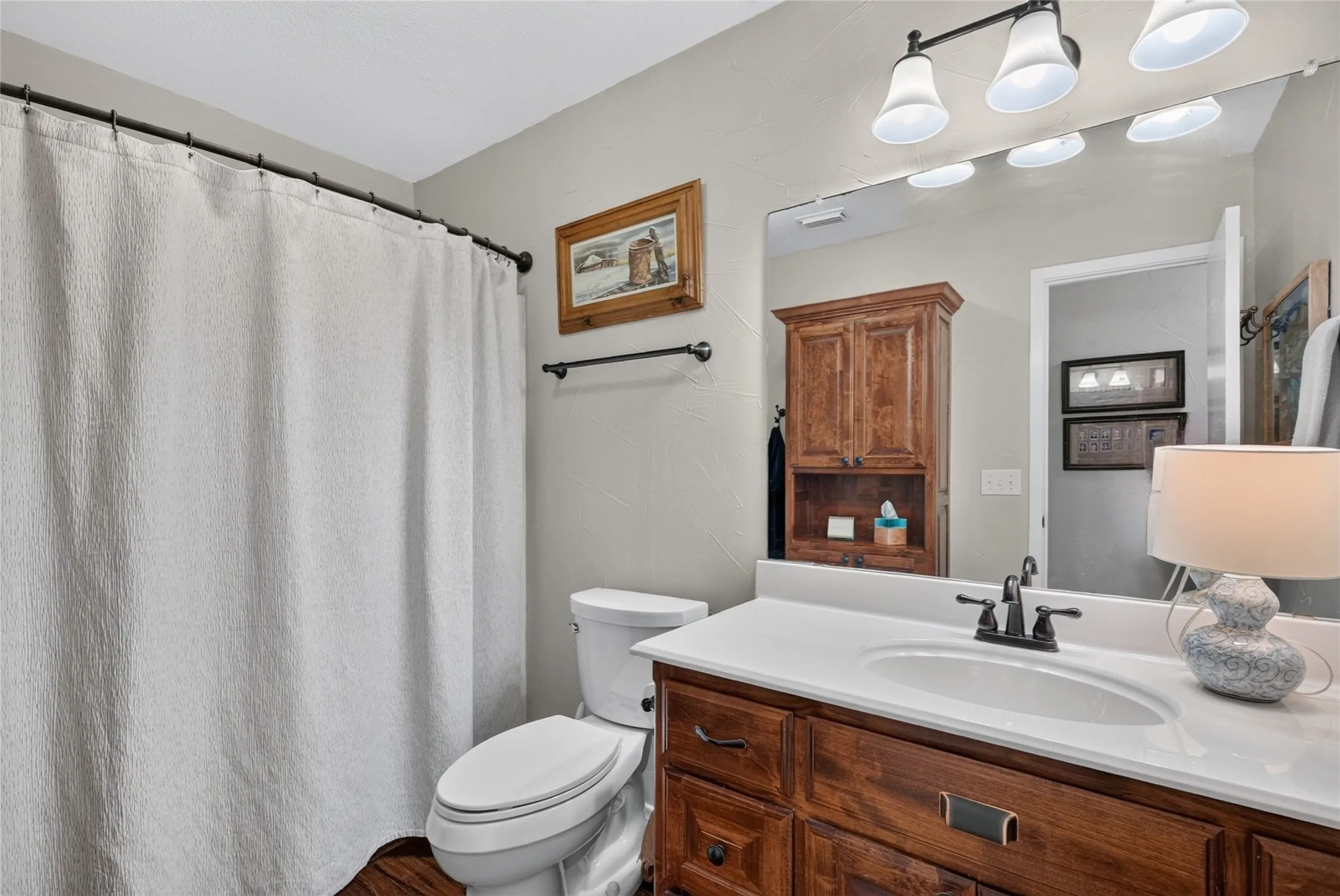 Farm For Sale in Fannin County , 1413 W State Highway 56, Bonham, Texas 75418, 4 Bedroom, 4 Bathroom, 2 Garage spaces, 2,799 Sqft, built in 1972, mls#21369753, Real Estate Agent in Bonham, Homes For Sale in Fannin county, Homes For Sale in Bonham, Realtor in Bonham Texas, Real Estate Brokerage Independent Realty Texas, Luminita Cordes Realtor
