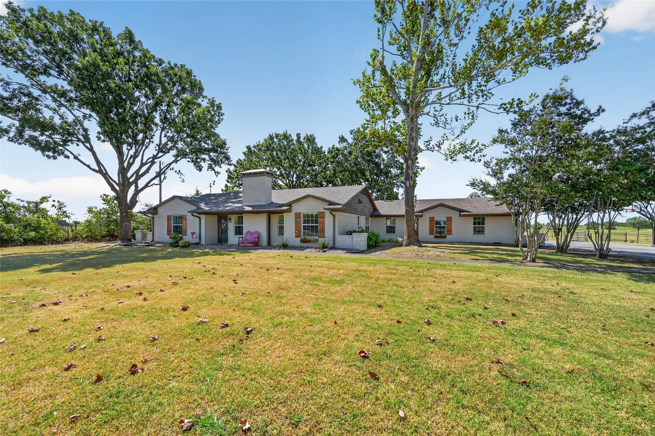 Farm For Sale in Fannin County , 1413 W State Highway 56, Bonham, Texas 75418, 4 Bedroom, 4 Bathroom, 2 Garage spaces, 2,799 Sqft, built in 1972, mls#21369753, Real Estate Agent in Bonham, Homes For Sale in Fannin county, Homes For Sale in Bonham, Realtor in Bonham Texas, Real Estate Brokerage Independent Realty Texas, Luminita Cordes Realtor
