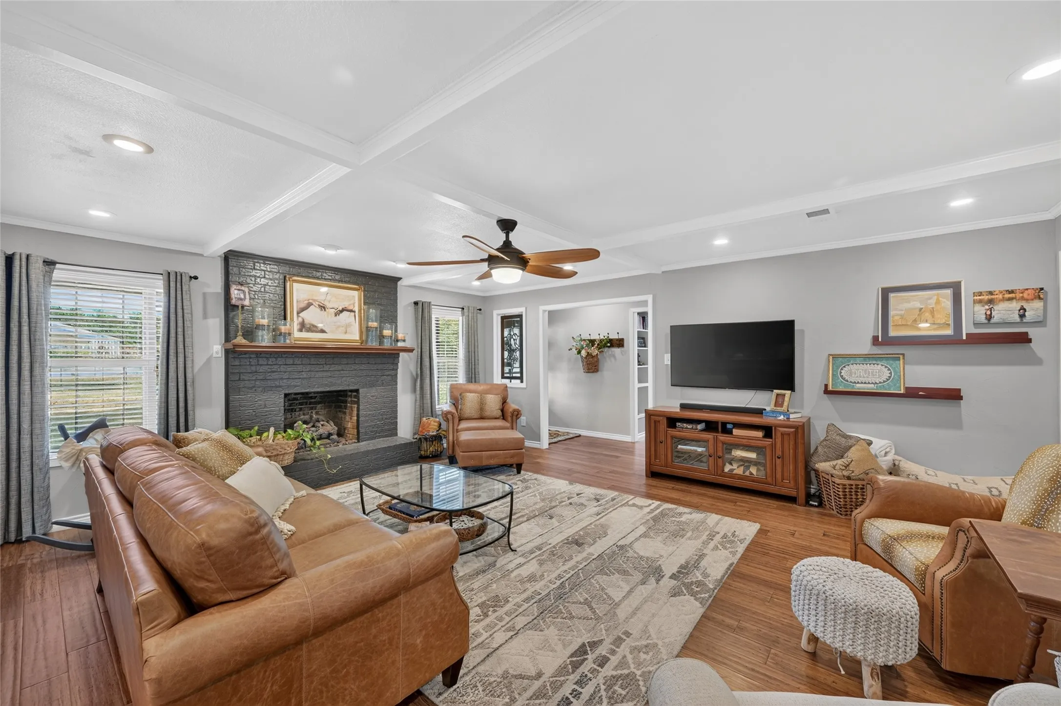 Farm For Sale in Fannin County , 1413 W State Highway 56, Bonham, Texas 75418, 4 Bedroom, 4 Bathroom, 2 Garage spaces, 2,799 Sqft, built in 1972, mls#21369753, Real Estate Agent in Bonham, Homes For Sale in Fannin county, Homes For Sale in Bonham, Realtor in Bonham Texas, Real Estate Brokerage Independent Realty Texas, Luminita Cordes Realtor
