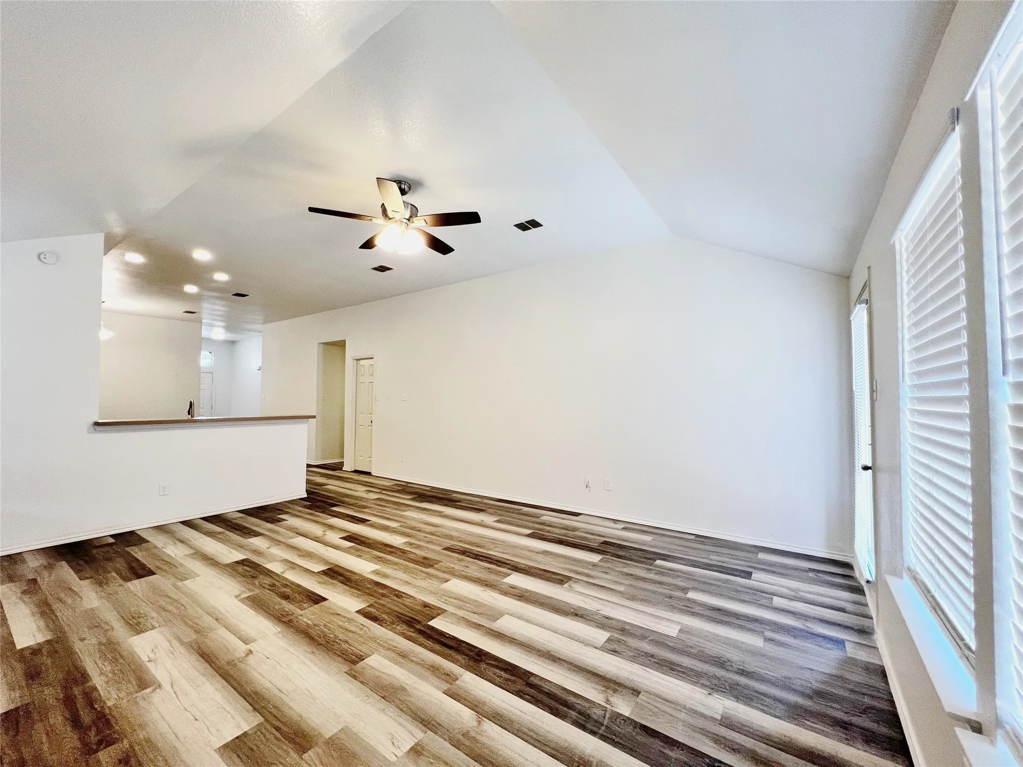 Single Family Residence For Rent in Tarrant County , 3256 Fluvia, Grand Prairie, Texas 75054, 3 Bedroom, 2 Bathroom, 2 Garage spaces, 1,829 Sqft, built in 2005, mls#21373579, Real Estate Agent in Grand Prairie, Homes For Rent in Tarrant county, Homes For Rent in Grand Prairie, Realtor in Grand Prairie Texas, Real Estate Brokerage Independent Realty Texas, Luminita Cordes Realtor