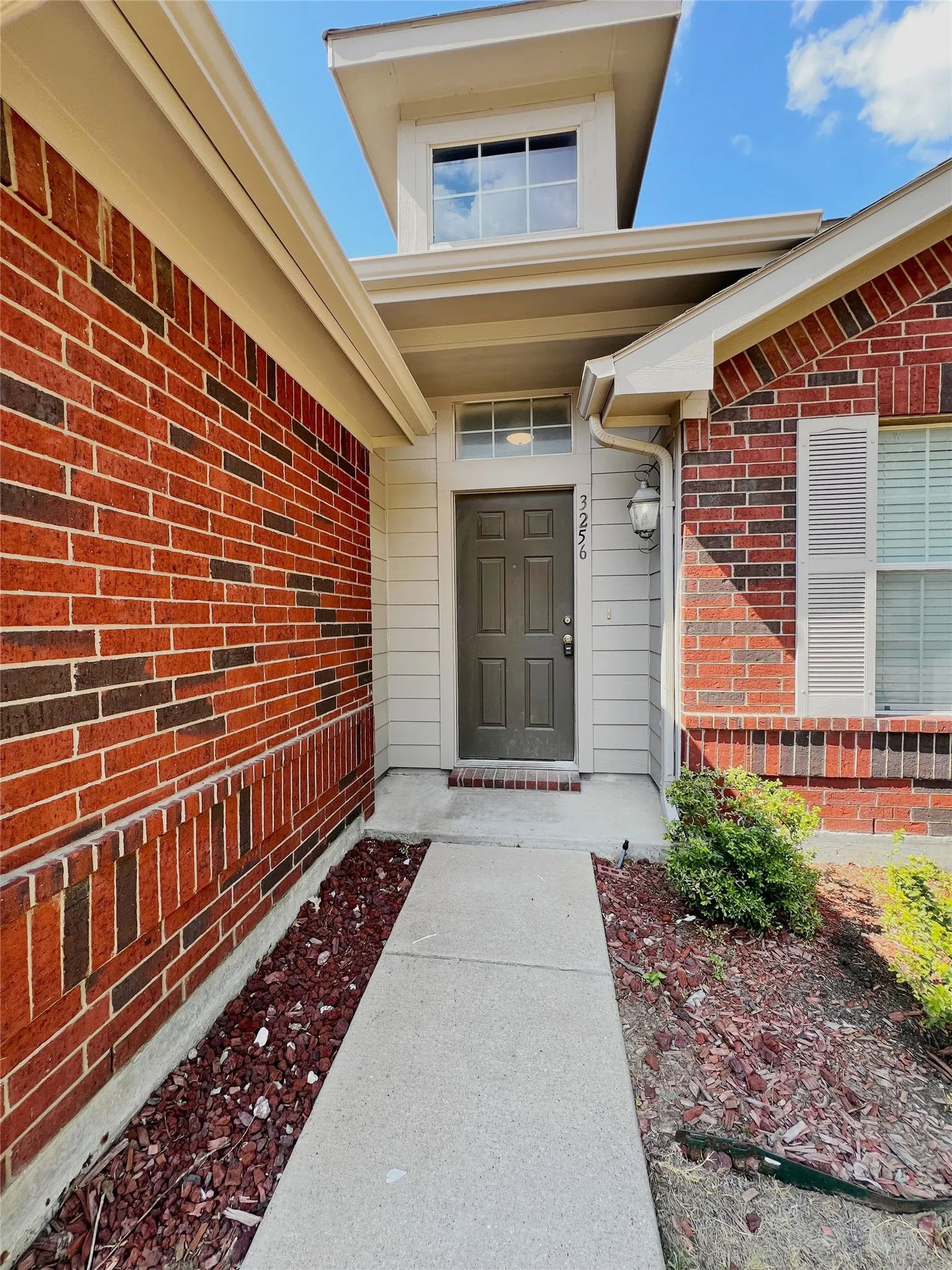 Single Family Residence For Rent in Tarrant County , 3256 Fluvia, Grand Prairie, Texas 75054, 3 Bedroom, 2 Bathroom, 2 Garage spaces, 1,829 Sqft, built in 2005, mls#21373579, Real Estate Agent in Grand Prairie, Homes For Rent in Tarrant county, Homes For Rent in Grand Prairie, Realtor in Grand Prairie Texas, Real Estate Brokerage Independent Realty Texas, Luminita Cordes Realtor
