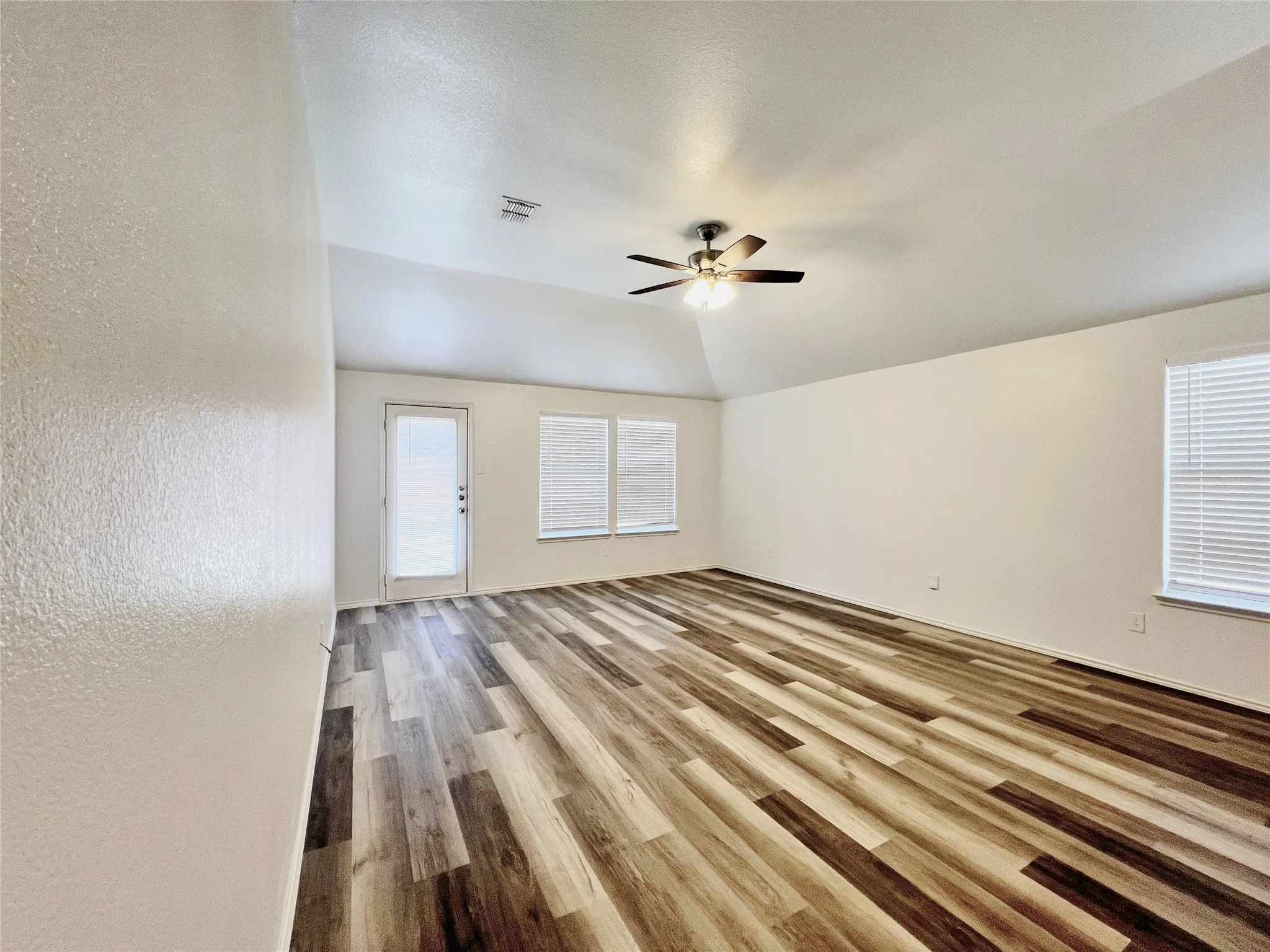 Single Family Residence For Rent in Tarrant County , 3256 Fluvia, Grand Prairie, Texas 75054, 3 Bedroom, 2 Bathroom, 2 Garage spaces, 1,829 Sqft, built in 2005, mls#21373579, Real Estate Agent in Grand Prairie, Homes For Rent in Tarrant county, Homes For Rent in Grand Prairie, Realtor in Grand Prairie Texas, Real Estate Brokerage Independent Realty Texas, Luminita Cordes Realtor