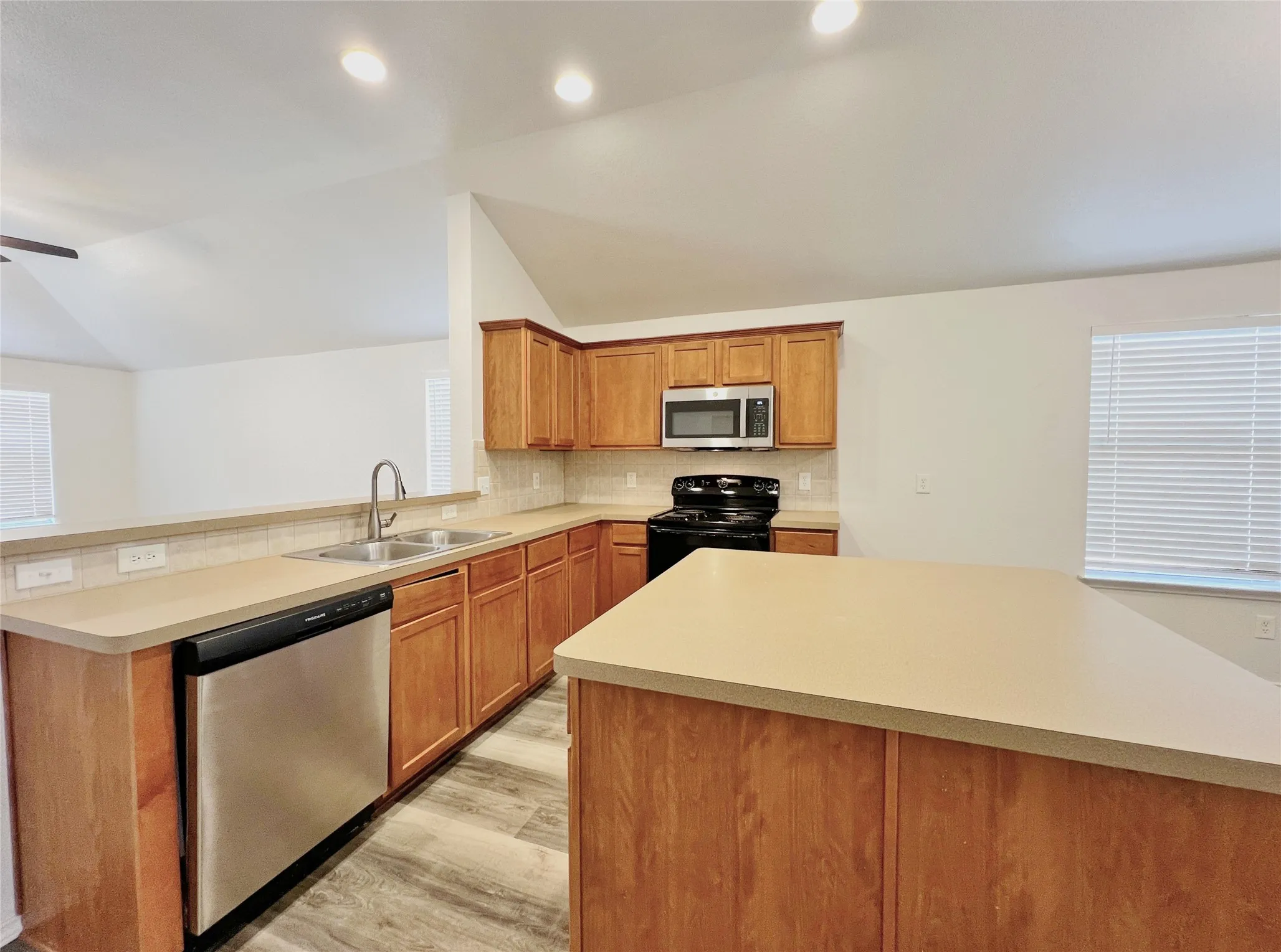 Single Family Residence For Rent in Tarrant County , 3256 Fluvia, Grand Prairie, Texas 75054, 3 Bedroom, 2 Bathroom, 2 Garage spaces, 1,829 Sqft, built in 2005, mls#21373579, Real Estate Agent in Grand Prairie, Homes For Rent in Tarrant county, Homes For Rent in Grand Prairie, Realtor in Grand Prairie Texas, Real Estate Brokerage Independent Realty Texas, Luminita Cordes Realtor