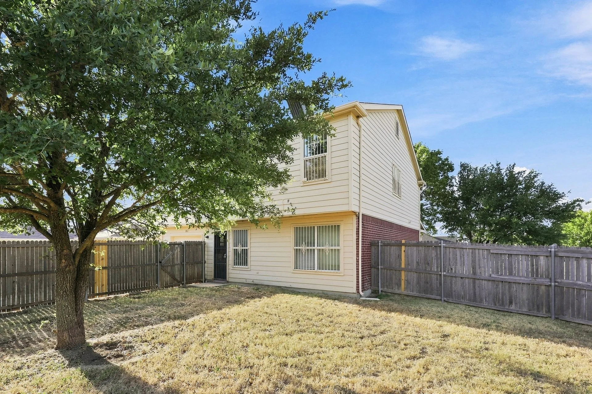 Single Family Residence For Rent in Dallas County , 846 Trinity Lane, Dallas, Texas 75241, 3 Bedroom, 3 Bathroom, 1 Garage spaces, 1,656 Sqft, built in 2004, mls#21373584, Real Estate Agent in Dallas, Homes For Rent in Dallas county, Homes For Rent in Dallas, Realtor in Dallas Texas, Real Estate Brokerage Independent Realty Texas, Luminita Cordes Realtor