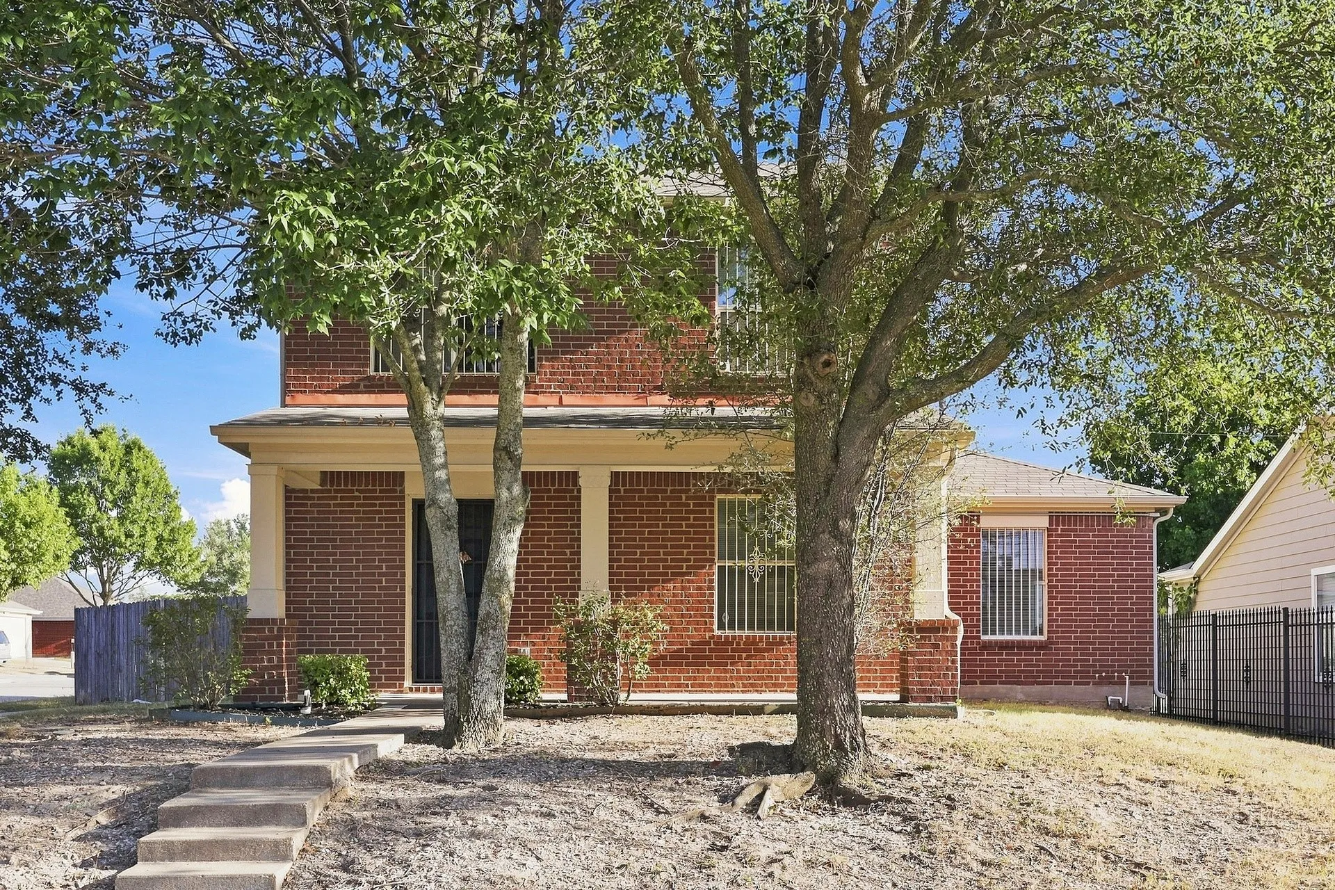 Single Family Residence For Rent in Dallas County , 846 Trinity Lane, Dallas, Texas 75241, 3 Bedroom, 3 Bathroom, 1 Garage spaces, 1,656 Sqft, built in 2004, mls#21373584, Real Estate Agent in Dallas, Homes For Rent in Dallas county, Homes For Rent in Dallas, Realtor in Dallas Texas, Real Estate Brokerage Independent Realty Texas, Luminita Cordes Realtor
