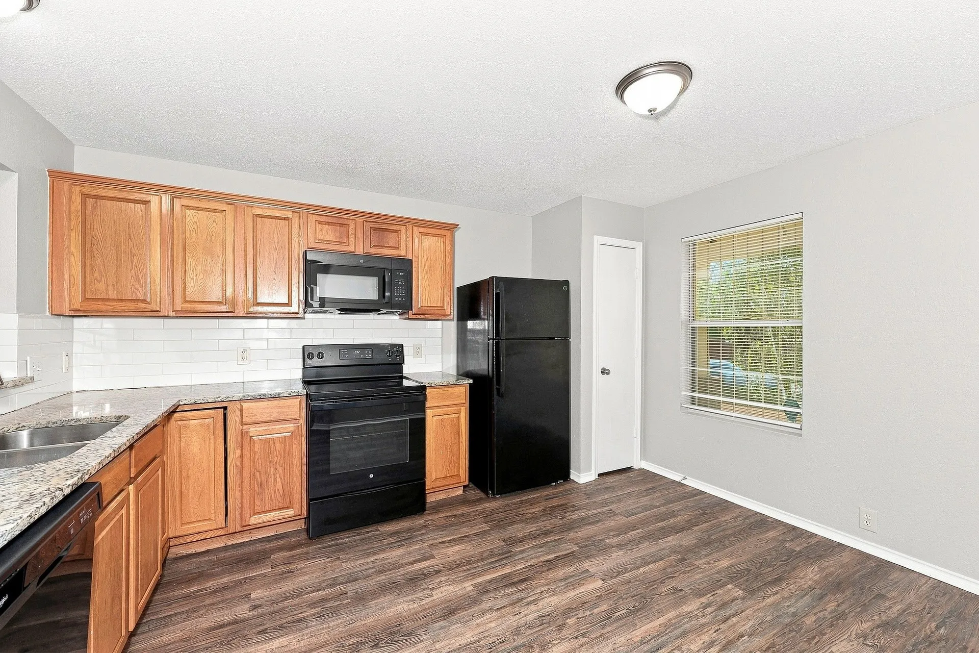 Single Family Residence For Rent in Dallas County , 846 Trinity Lane, Dallas, Texas 75241, 3 Bedroom, 3 Bathroom, 1 Garage spaces, 1,656 Sqft, built in 2004, mls#21373584, Real Estate Agent in Dallas, Homes For Rent in Dallas county, Homes For Rent in Dallas, Realtor in Dallas Texas, Real Estate Brokerage Independent Realty Texas, Luminita Cordes Realtor
