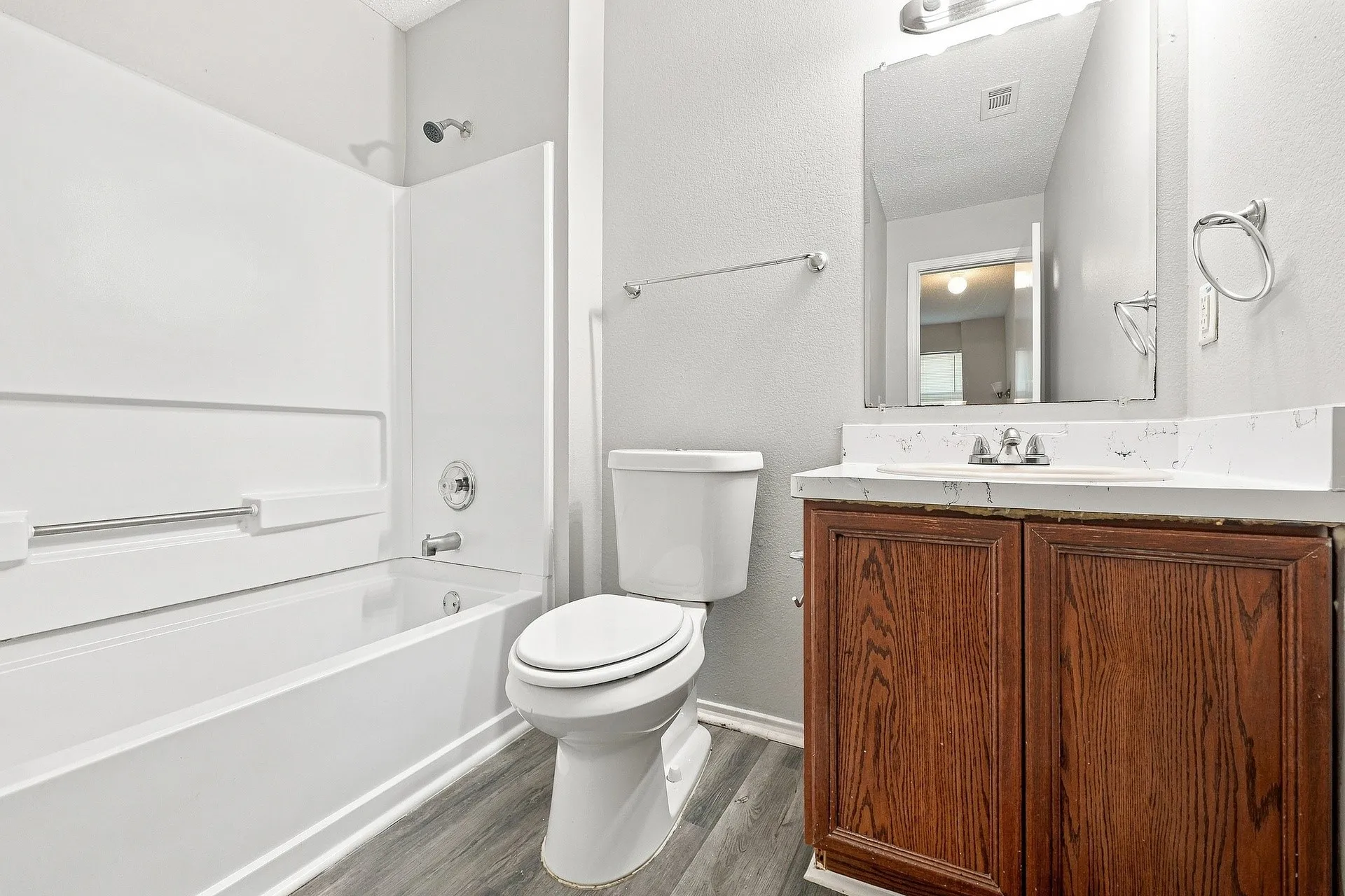 Single Family Residence For Rent in Dallas County , 846 Trinity Lane, Dallas, Texas 75241, 3 Bedroom, 3 Bathroom, 1 Garage spaces, 1,656 Sqft, built in 2004, mls#21373584, Real Estate Agent in Dallas, Homes For Rent in Dallas county, Homes For Rent in Dallas, Realtor in Dallas Texas, Real Estate Brokerage Independent Realty Texas, Luminita Cordes Realtor
