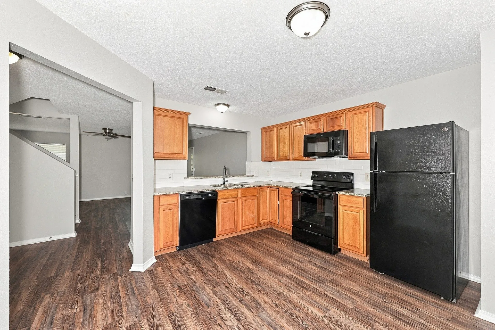 Single Family Residence For Rent in Dallas County , 846 Trinity Lane, Dallas, Texas 75241, 3 Bedroom, 3 Bathroom, 1 Garage spaces, 1,656 Sqft, built in 2004, mls#21373584, Real Estate Agent in Dallas, Homes For Rent in Dallas county, Homes For Rent in Dallas, Realtor in Dallas Texas, Real Estate Brokerage Independent Realty Texas, Luminita Cordes Realtor