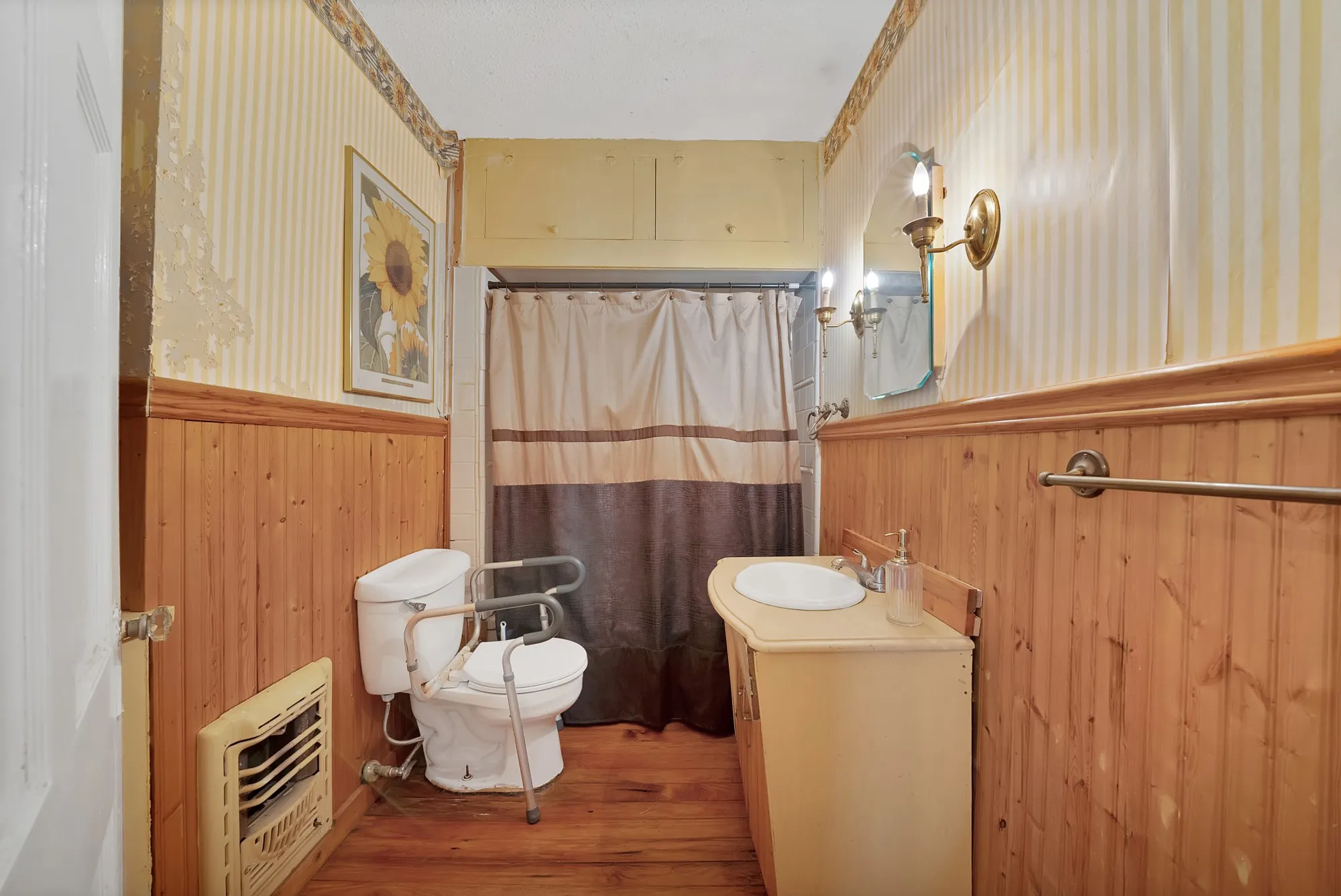 Single Family Residence For Sale in Tarrant County , 515 Frontier Street, River Oaks, Texas 76114, 2 Bedroom, 1 Bathroom, Garage spaces, 1,276 Sqft, built in 1941, mls#21373573, Real Estate Agent in River Oaks, Homes For Sale in Tarrant county, Homes For Sale in River Oaks, Realtor in River Oaks Texas, Real Estate Brokerage Independent Realty Texas, Luminita Cordes Realtor