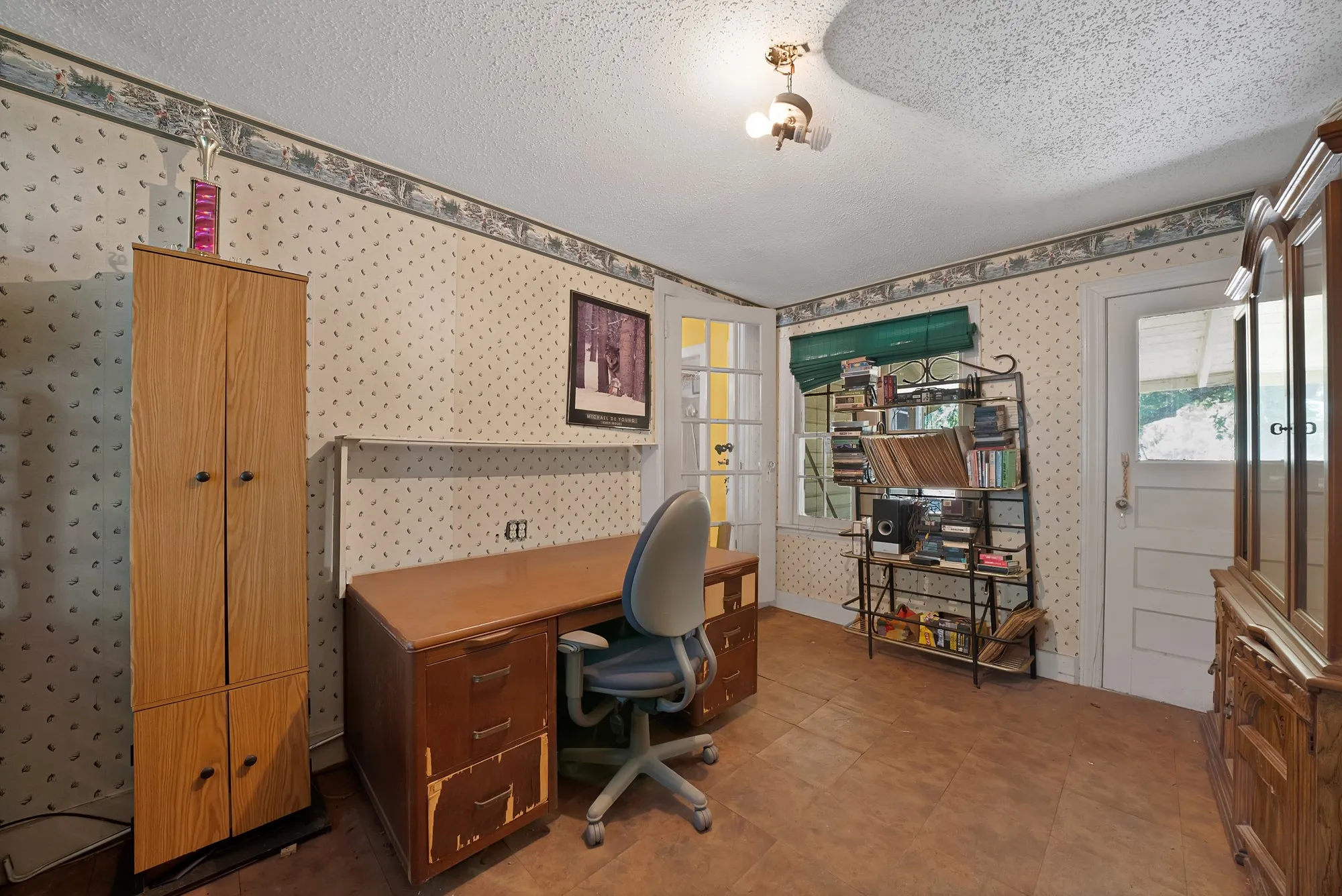 Single Family Residence For Sale in Tarrant County , 515 Frontier Street, River Oaks, Texas 76114, 2 Bedroom, 1 Bathroom, Garage spaces, 1,276 Sqft, built in 1941, mls#21373573, Real Estate Agent in River Oaks, Homes For Sale in Tarrant county, Homes For Sale in River Oaks, Realtor in River Oaks Texas, Real Estate Brokerage Independent Realty Texas, Luminita Cordes Realtor
