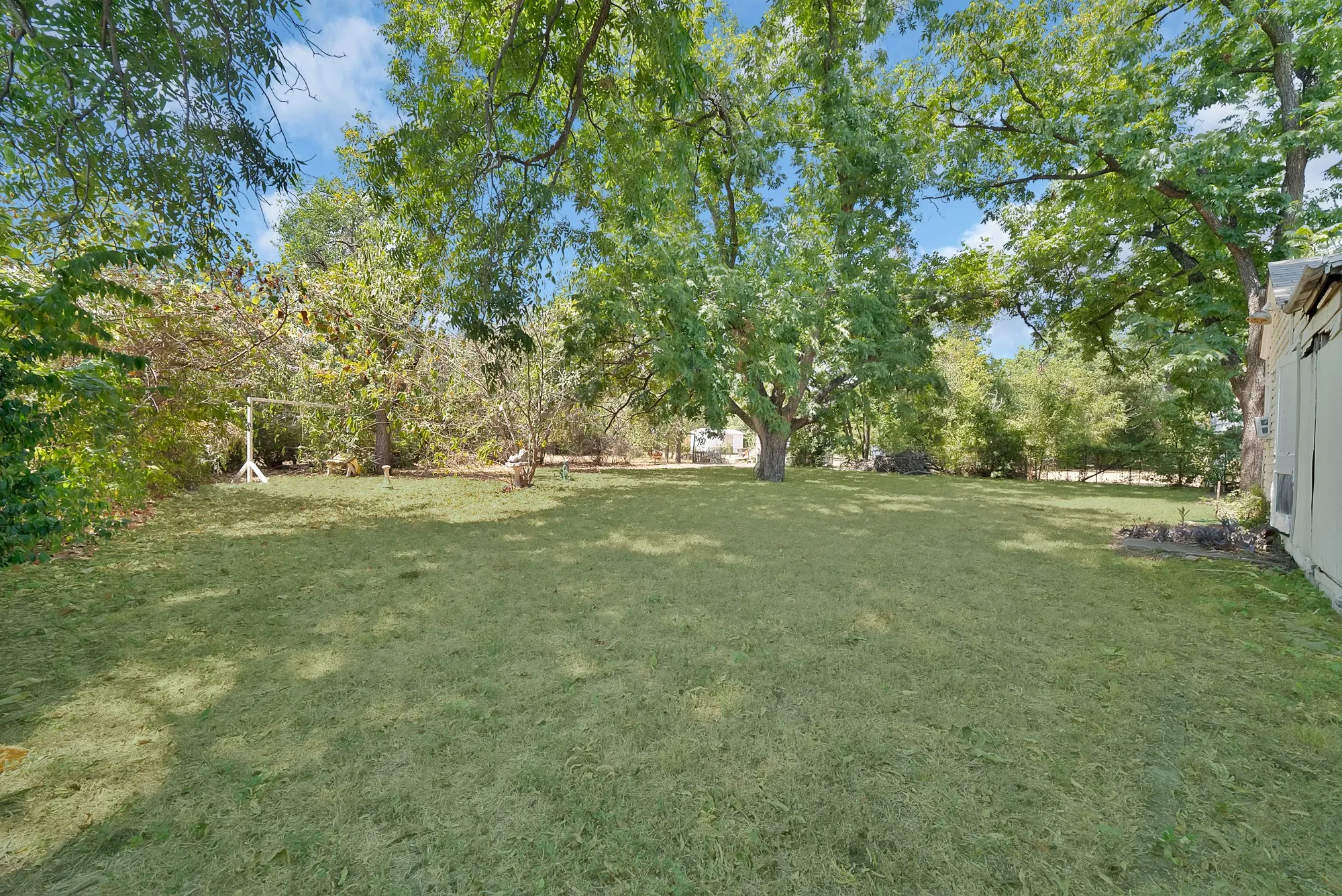 Single Family Residence For Sale in Tarrant County , 515 Frontier Street, River Oaks, Texas 76114, 2 Bedroom, 1 Bathroom, Garage spaces, 1,276 Sqft, built in 1941, mls#21373573, Real Estate Agent in River Oaks, Homes For Sale in Tarrant county, Homes For Sale in River Oaks, Realtor in River Oaks Texas, Real Estate Brokerage Independent Realty Texas, Luminita Cordes Realtor