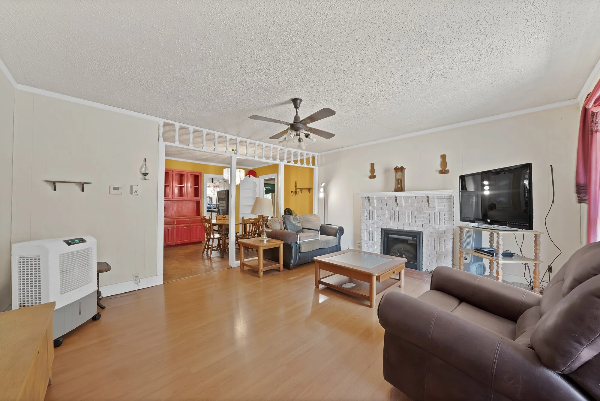 Single Family Residence For Sale in Tarrant County , 515 Frontier Street, River Oaks, Texas 76114, 2 Bedroom, 1 Bathroom, Garage spaces, 1,276 Sqft, built in 1941, mls#21373573, Real Estate Agent in River Oaks, Homes For Sale in Tarrant county, Homes For Sale in River Oaks, Realtor in River Oaks Texas, Real Estate Brokerage Independent Realty Texas, Luminita Cordes Realtor
