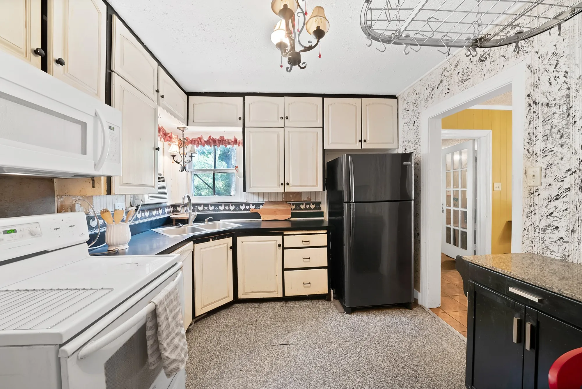 Single Family Residence For Sale in Tarrant County , 515 Frontier Street, River Oaks, Texas 76114, 2 Bedroom, 1 Bathroom, Garage spaces, 1,276 Sqft, built in 1941, mls#21373573, Real Estate Agent in River Oaks, Homes For Sale in Tarrant county, Homes For Sale in River Oaks, Realtor in River Oaks Texas, Real Estate Brokerage Independent Realty Texas, Luminita Cordes Realtor