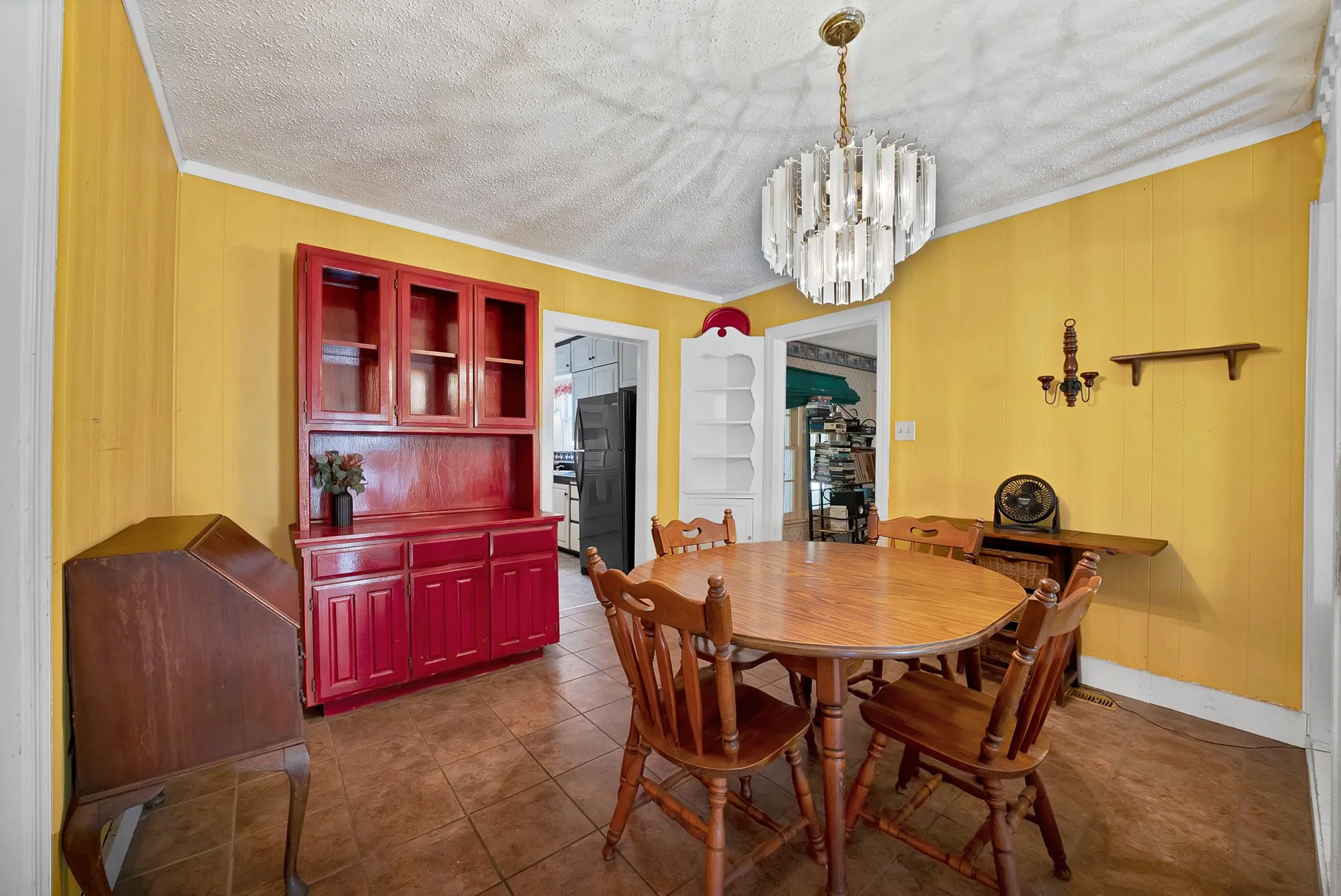 Single Family Residence For Sale in Tarrant County , 515 Frontier Street, River Oaks, Texas 76114, 2 Bedroom, 1 Bathroom, Garage spaces, 1,276 Sqft, built in 1941, mls#21373573, Real Estate Agent in River Oaks, Homes For Sale in Tarrant county, Homes For Sale in River Oaks, Realtor in River Oaks Texas, Real Estate Brokerage Independent Realty Texas, Luminita Cordes Realtor