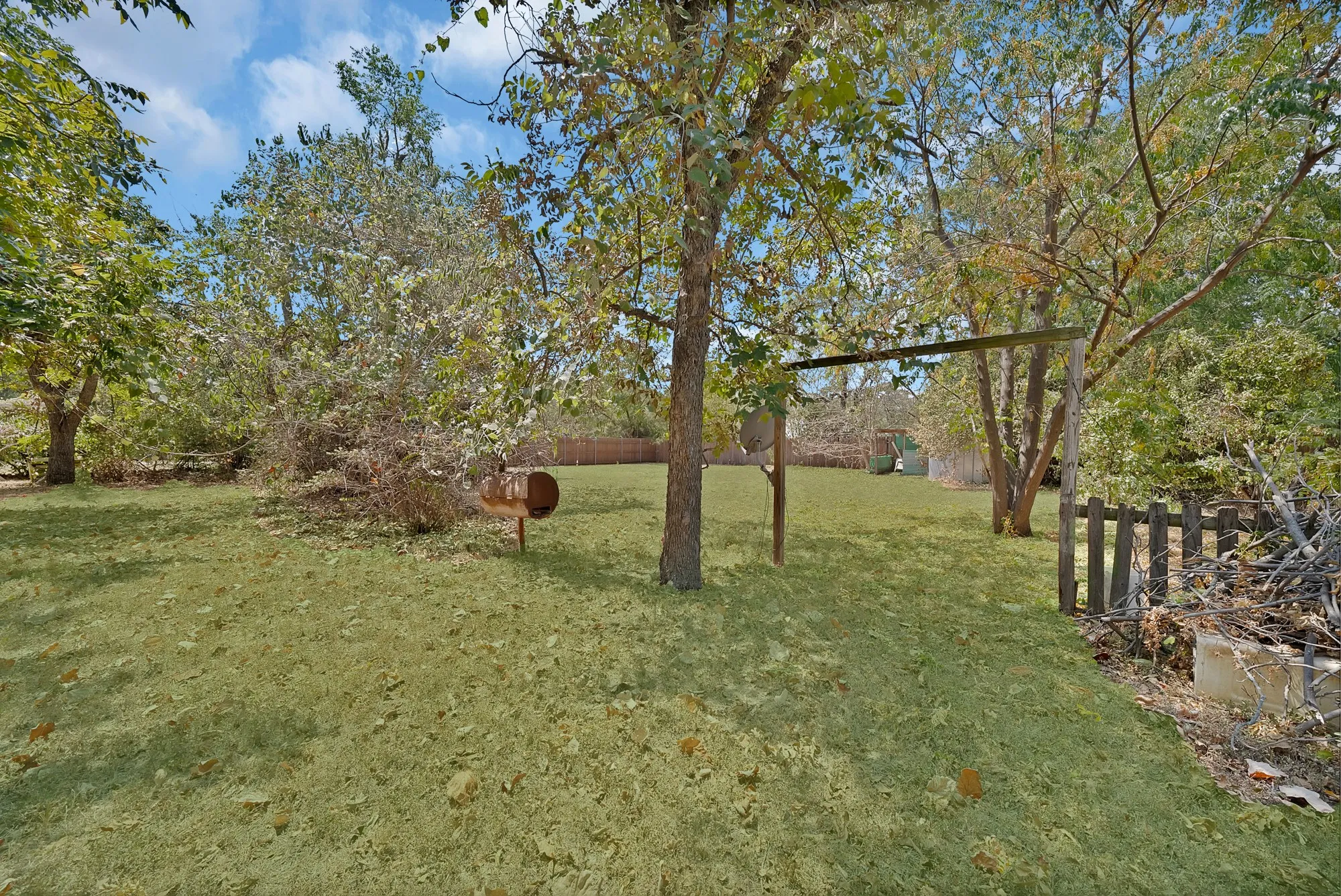 Single Family Residence For Sale in Tarrant County , 515 Frontier Street, River Oaks, Texas 76114, 2 Bedroom, 1 Bathroom, Garage spaces, 1,276 Sqft, built in 1941, mls#21373573, Real Estate Agent in River Oaks, Homes For Sale in Tarrant county, Homes For Sale in River Oaks, Realtor in River Oaks Texas, Real Estate Brokerage Independent Realty Texas, Luminita Cordes Realtor