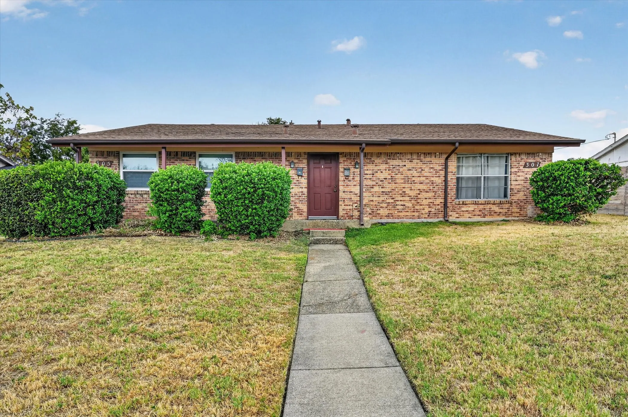 Single Family Residence For Rent in Dallas County , 305 Cliff Drive, Garland, Texas 75042, 2 Bedroom, 1 Bathroom, Garage spaces, 840 Sqft, built in 1963, mls#21372860, Real Estate Agent in Garland, Homes For Rent in Dallas county, Homes For Rent in Garland, Realtor in Garland Texas, Real Estate Brokerage Independent Realty Texas, Luminita Cordes Realtor