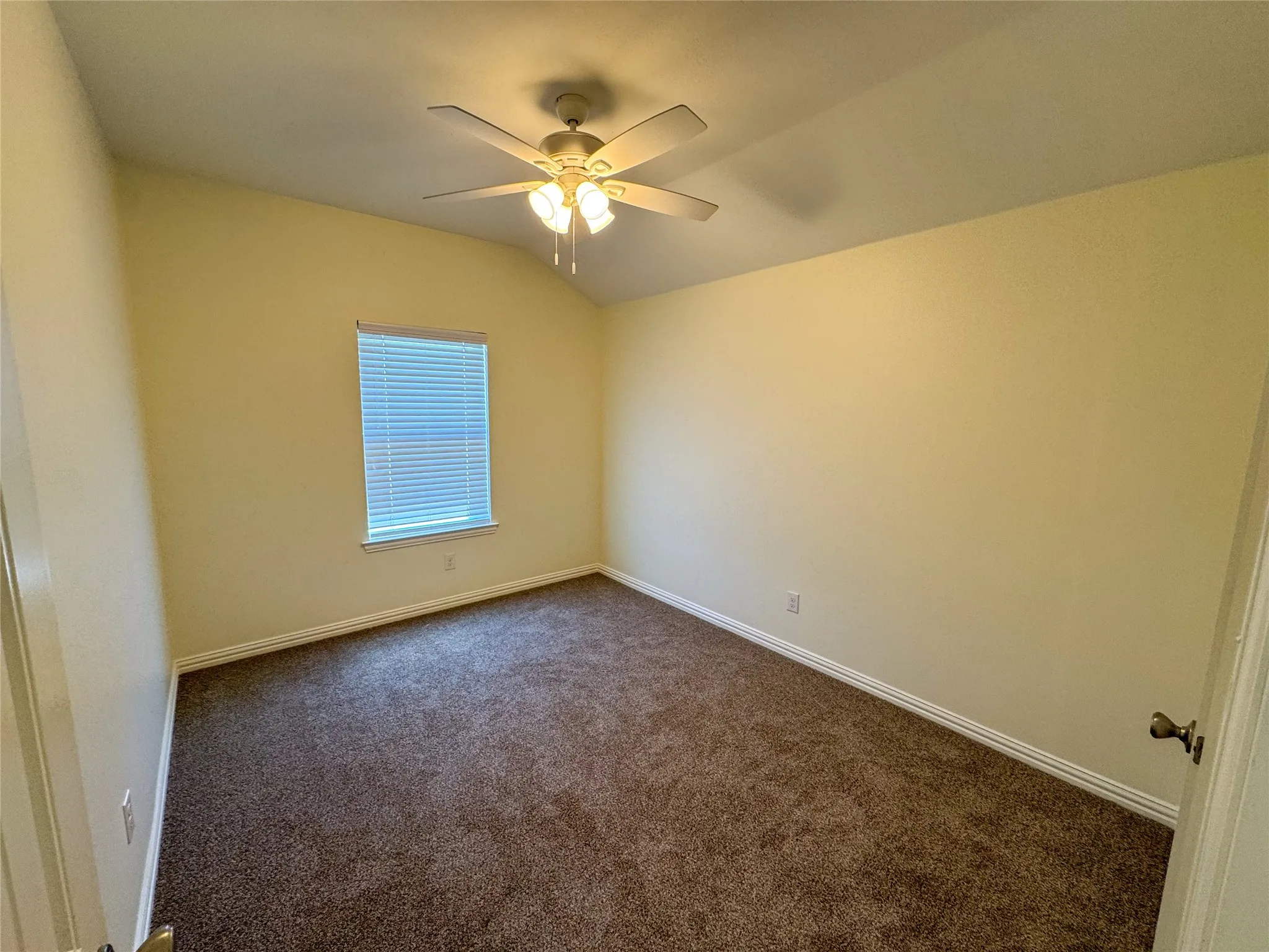 Single Family Residence For Rent in Grayson County , 3409 Sandstone Drive, Sherman, Texas 75092, 3 Bedroom, 2 Bathroom, 2 Garage spaces, 1,483 Sqft, built in 2019, mls#21373595, Real Estate Agent in Sherman, Homes For Rent in Grayson county, Homes For Rent in Sherman, Realtor in Sherman Texas, Real Estate Brokerage Independent Realty Texas, Luminita Cordes Realtor