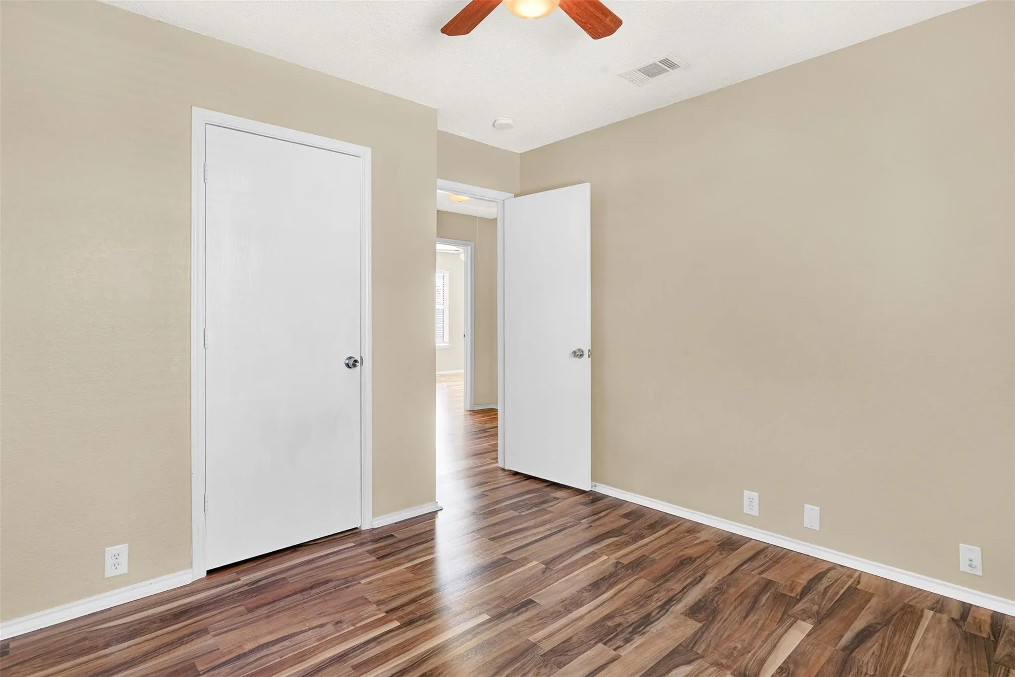 Single Family Residence For Sale in Denton County , 2117 Breanna Way, Little Elm, Texas 75068, 4 Bedroom, 3 Bathroom, 2 Garage spaces, 2,105 Sqft, built in 2001, mls#21372831, Real Estate Agent in Little Elm, Homes For Sale in Denton county, Homes For Sale in Little Elm, Realtor in Little Elm Texas, Real Estate Brokerage Independent Realty Texas, Luminita Cordes Realtor