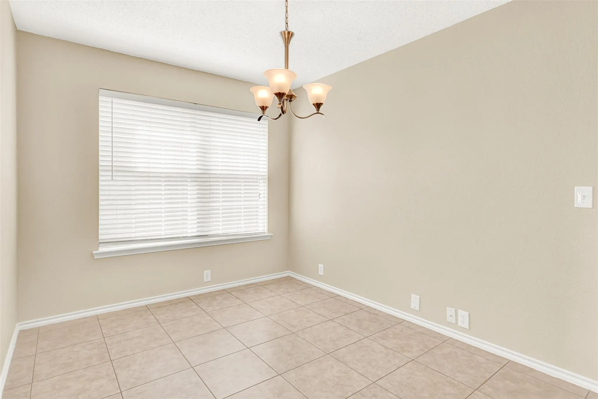 Single Family Residence For Sale in Denton County , 2117 Breanna Way, Little Elm, Texas 75068, 4 Bedroom, 3 Bathroom, 2 Garage spaces, 2,105 Sqft, built in 2001, mls#21372831, Real Estate Agent in Little Elm, Homes For Sale in Denton county, Homes For Sale in Little Elm, Realtor in Little Elm Texas, Real Estate Brokerage Independent Realty Texas, Luminita Cordes Realtor