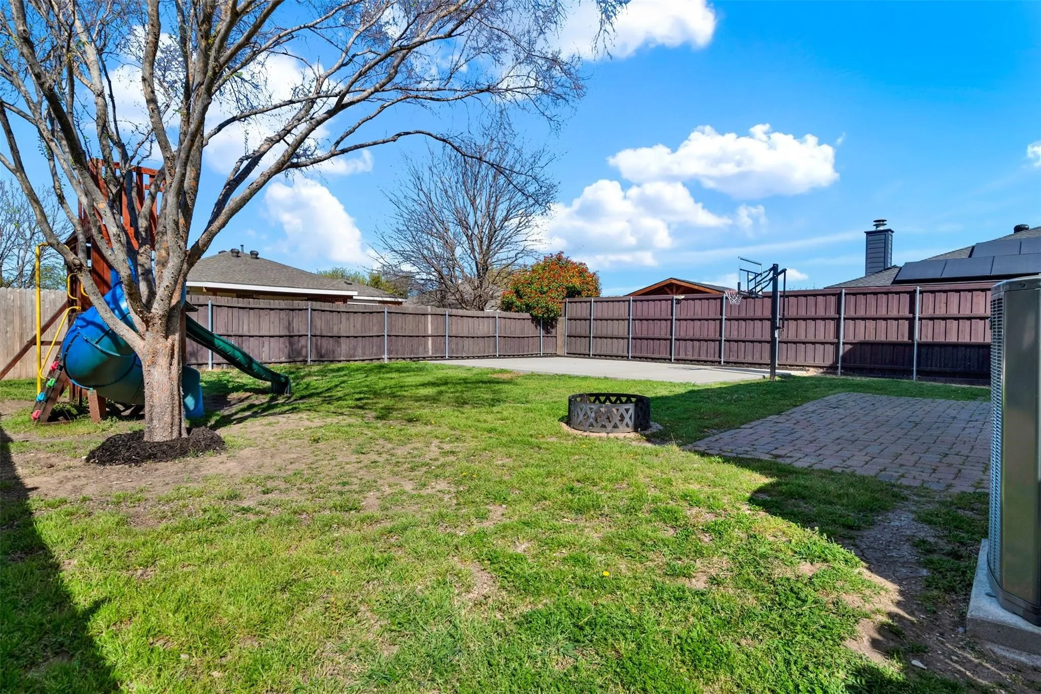 Single Family Residence For Sale in Denton County , 2117 Breanna Way, Little Elm, Texas 75068, 4 Bedroom, 3 Bathroom, 2 Garage spaces, 2,105 Sqft, built in 2001, mls#21372831, Real Estate Agent in Little Elm, Homes For Sale in Denton county, Homes For Sale in Little Elm, Realtor in Little Elm Texas, Real Estate Brokerage Independent Realty Texas, Luminita Cordes Realtor