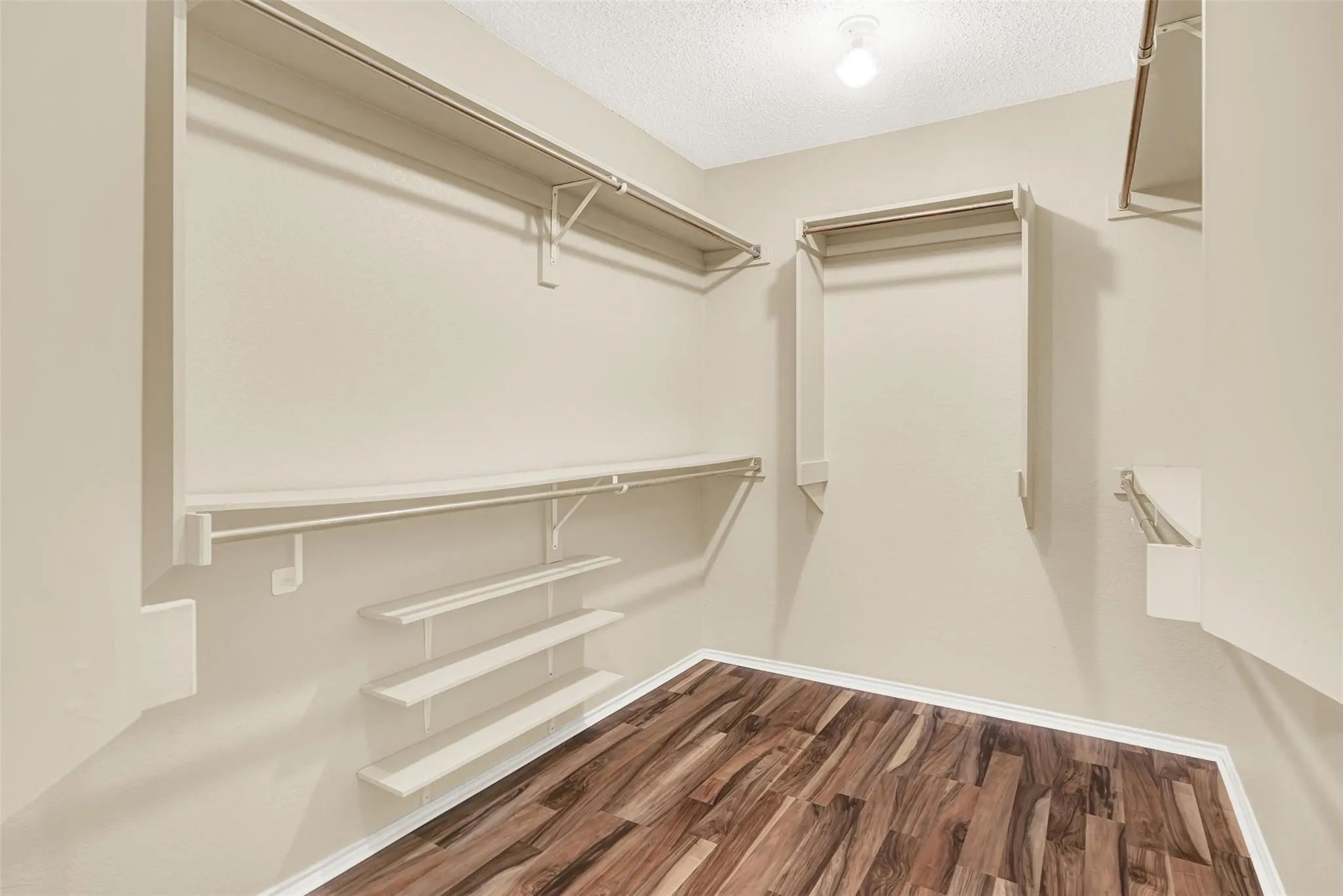 Single Family Residence For Sale in Denton County , 2117 Breanna Way, Little Elm, Texas 75068, 4 Bedroom, 3 Bathroom, 2 Garage spaces, 2,105 Sqft, built in 2001, mls#21372831, Real Estate Agent in Little Elm, Homes For Sale in Denton county, Homes For Sale in Little Elm, Realtor in Little Elm Texas, Real Estate Brokerage Independent Realty Texas, Luminita Cordes Realtor