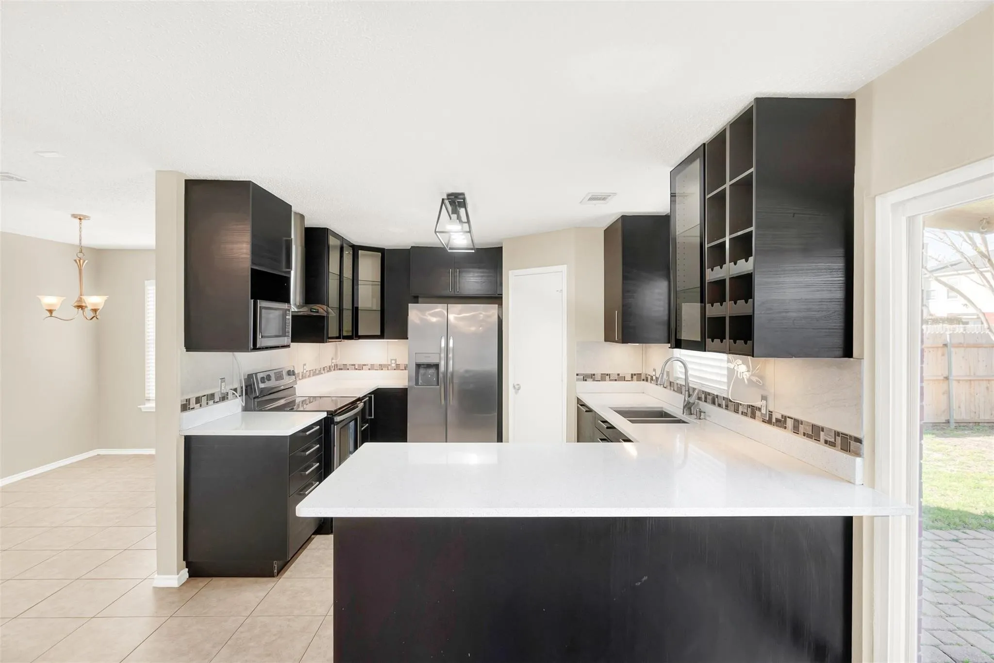 Single Family Residence For Sale in Denton County , 2117 Breanna Way, Little Elm, Texas 75068, 4 Bedroom, 3 Bathroom, 2 Garage spaces, 2,105 Sqft, built in 2001, mls#21372831, Real Estate Agent in Little Elm, Homes For Sale in Denton county, Homes For Sale in Little Elm, Realtor in Little Elm Texas, Real Estate Brokerage Independent Realty Texas, Luminita Cordes Realtor
