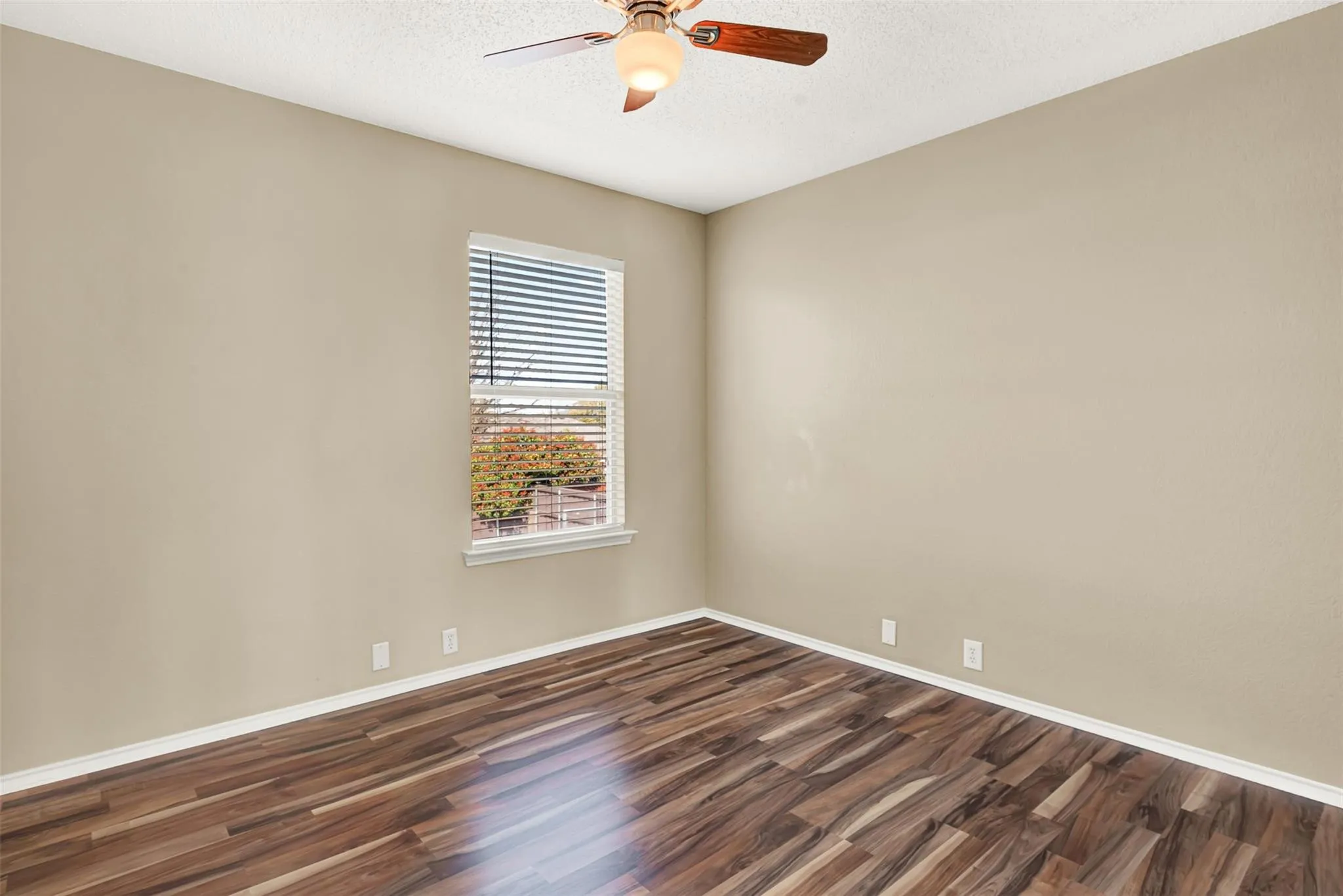 Single Family Residence For Sale in Denton County , 2117 Breanna Way, Little Elm, Texas 75068, 4 Bedroom, 3 Bathroom, 2 Garage spaces, 2,105 Sqft, built in 2001, mls#21372831, Real Estate Agent in Little Elm, Homes For Sale in Denton county, Homes For Sale in Little Elm, Realtor in Little Elm Texas, Real Estate Brokerage Independent Realty Texas, Luminita Cordes Realtor
