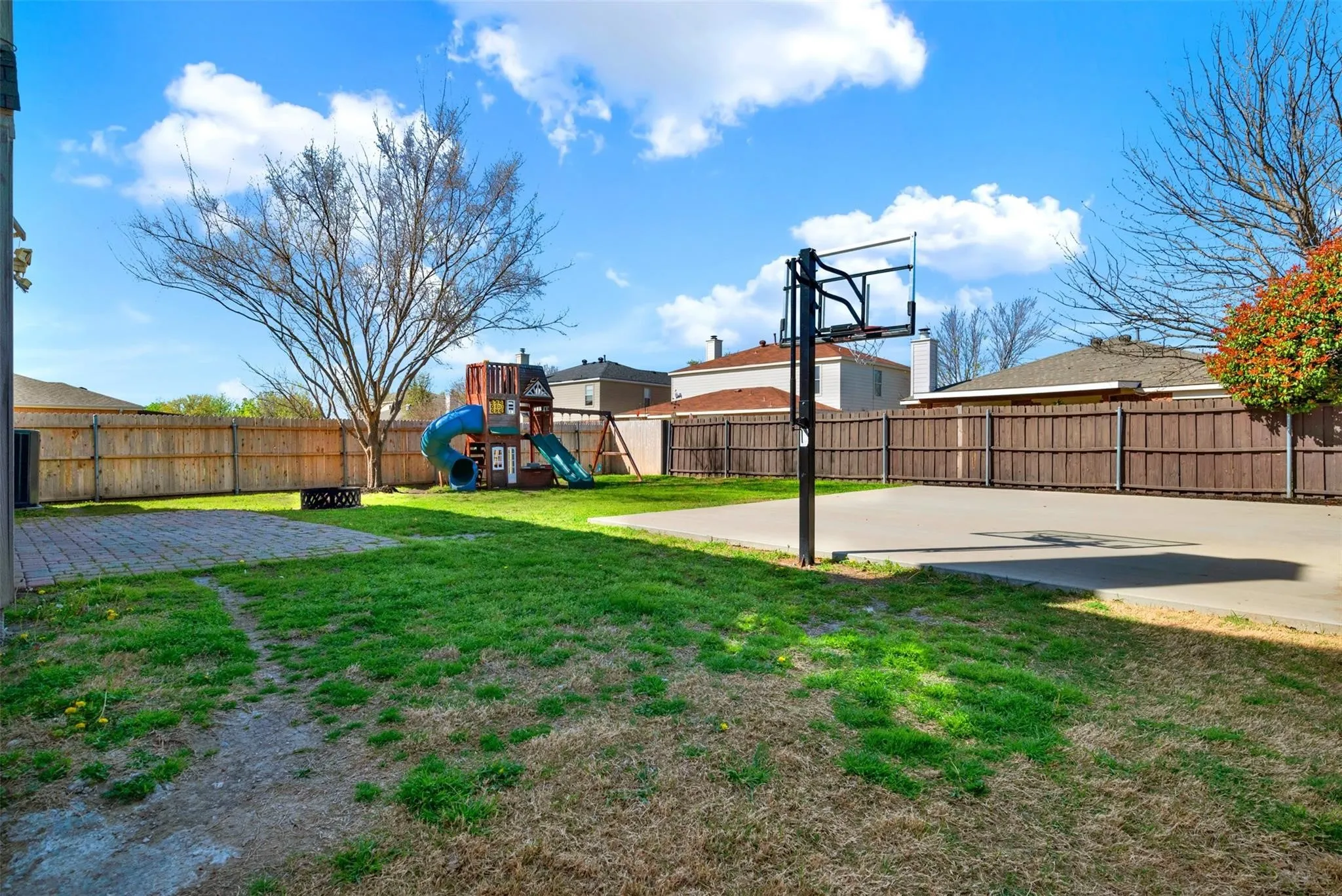 Single Family Residence For Sale in Denton County , 2117 Breanna Way, Little Elm, Texas 75068, 4 Bedroom, 3 Bathroom, 2 Garage spaces, 2,105 Sqft, built in 2001, mls#21372831, Real Estate Agent in Little Elm, Homes For Sale in Denton county, Homes For Sale in Little Elm, Realtor in Little Elm Texas, Real Estate Brokerage Independent Realty Texas, Luminita Cordes Realtor