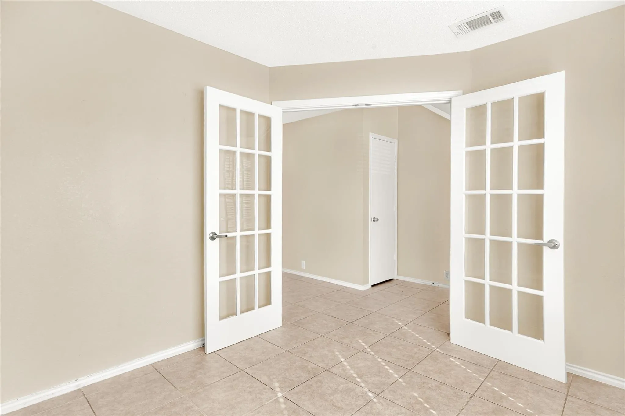 Single Family Residence For Sale in Denton County , 2117 Breanna Way, Little Elm, Texas 75068, 4 Bedroom, 3 Bathroom, 2 Garage spaces, 2,105 Sqft, built in 2001, mls#21372831, Real Estate Agent in Little Elm, Homes For Sale in Denton county, Homes For Sale in Little Elm, Realtor in Little Elm Texas, Real Estate Brokerage Independent Realty Texas, Luminita Cordes Realtor
