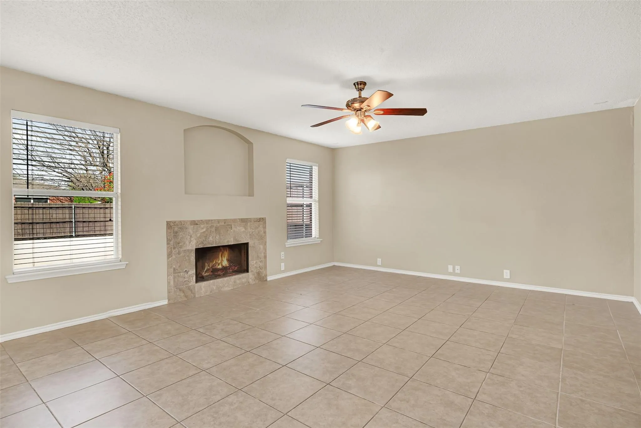 Single Family Residence For Sale in Denton County , 2117 Breanna Way, Little Elm, Texas 75068, 4 Bedroom, 3 Bathroom, 2 Garage spaces, 2,105 Sqft, built in 2001, mls#21372831, Real Estate Agent in Little Elm, Homes For Sale in Denton county, Homes For Sale in Little Elm, Realtor in Little Elm Texas, Real Estate Brokerage Independent Realty Texas, Luminita Cordes Realtor