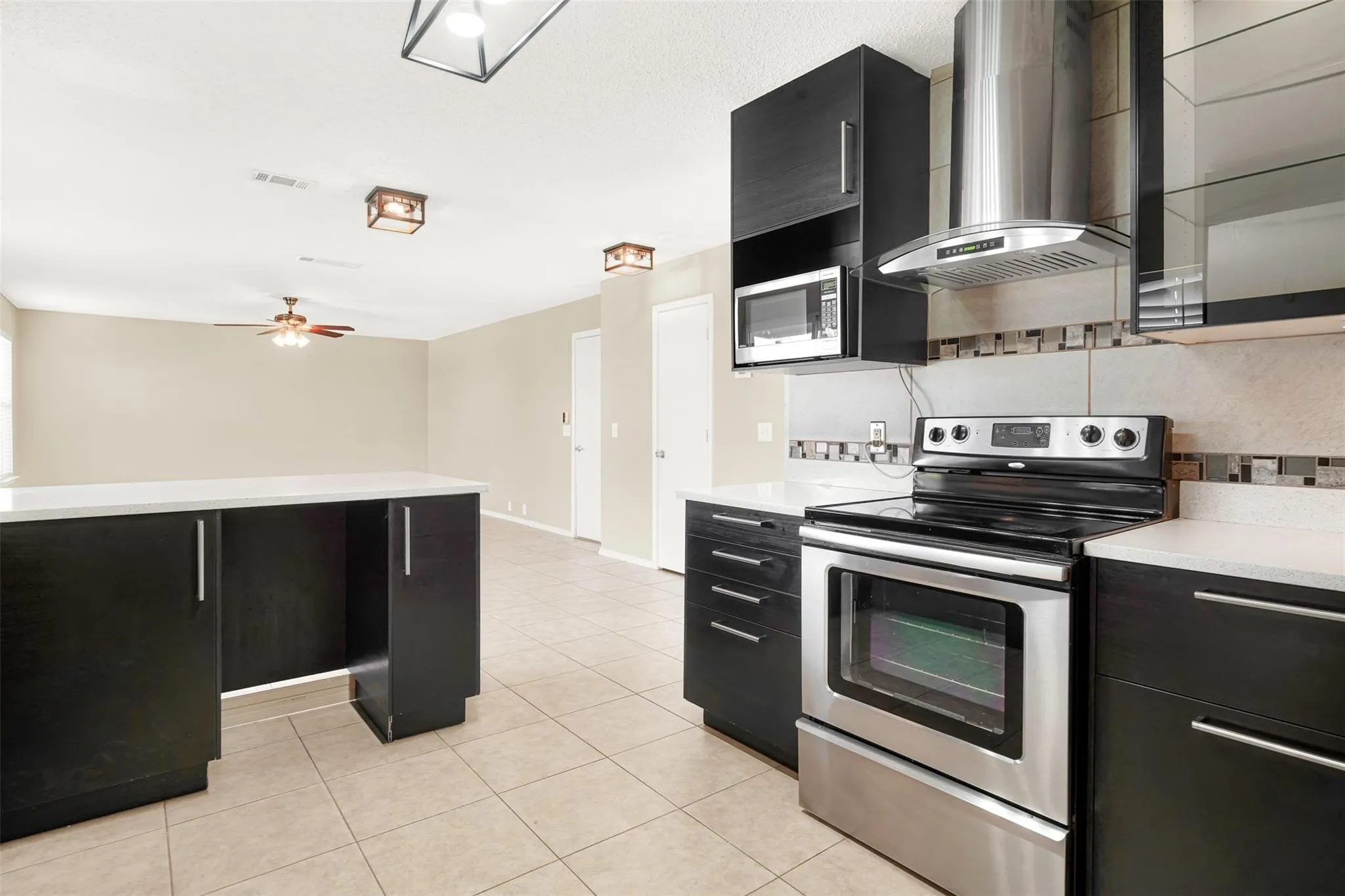 Single Family Residence For Sale in Denton County , 2117 Breanna Way, Little Elm, Texas 75068, 4 Bedroom, 3 Bathroom, 2 Garage spaces, 2,105 Sqft, built in 2001, mls#21372831, Real Estate Agent in Little Elm, Homes For Sale in Denton county, Homes For Sale in Little Elm, Realtor in Little Elm Texas, Real Estate Brokerage Independent Realty Texas, Luminita Cordes Realtor
