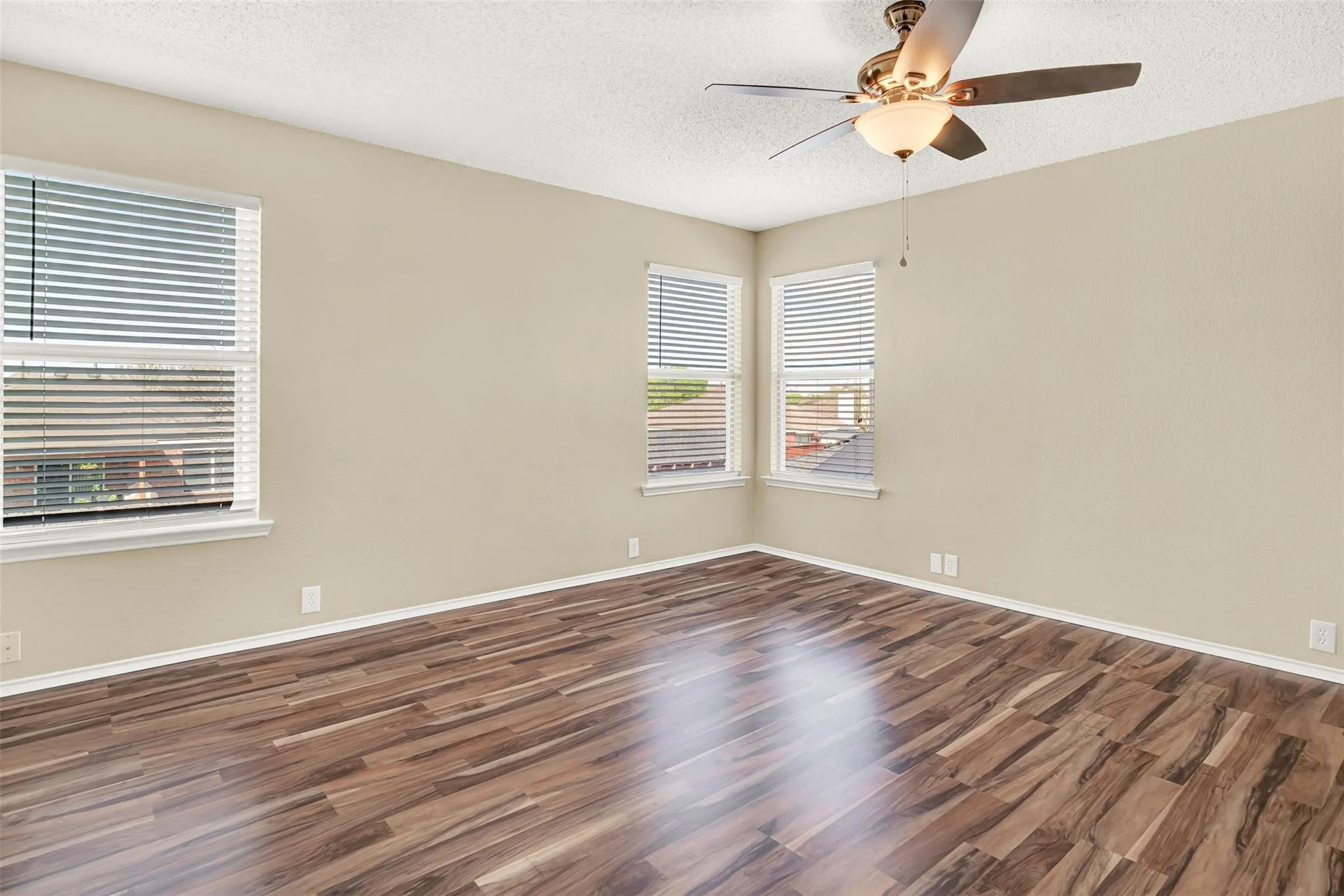 Single Family Residence For Sale in Denton County , 2117 Breanna Way, Little Elm, Texas 75068, 4 Bedroom, 3 Bathroom, 2 Garage spaces, 2,105 Sqft, built in 2001, mls#21372831, Real Estate Agent in Little Elm, Homes For Sale in Denton county, Homes For Sale in Little Elm, Realtor in Little Elm Texas, Real Estate Brokerage Independent Realty Texas, Luminita Cordes Realtor
