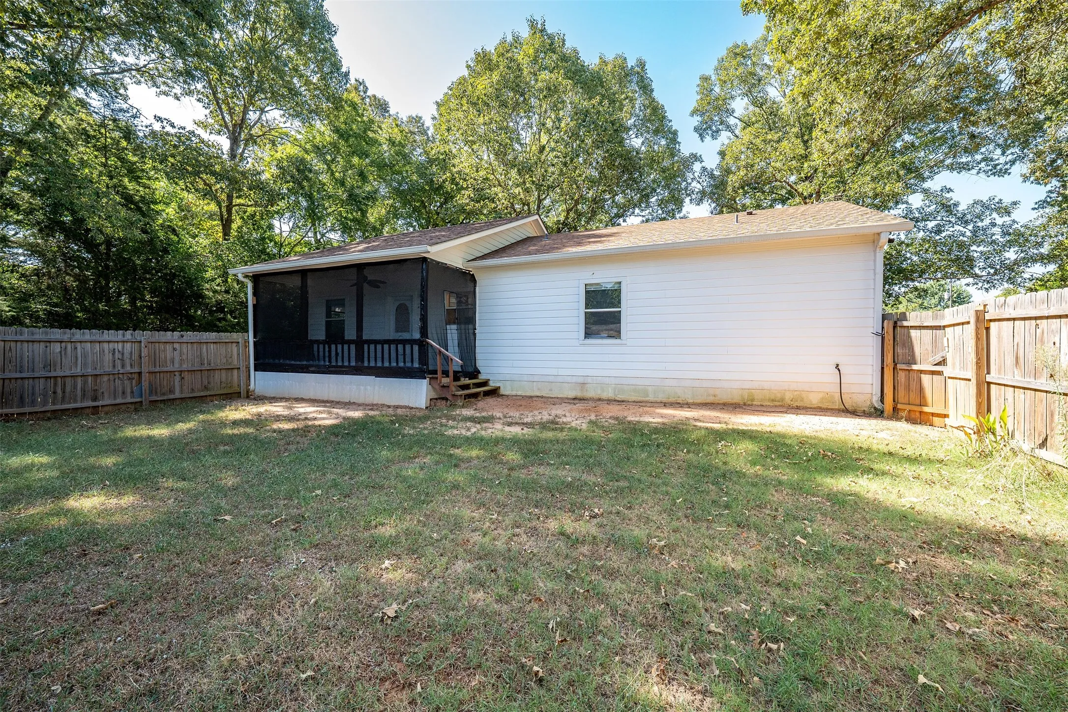 Single Family Residence For Sale in Cherokee County , 629 El Paso, Bullard, Texas 75757, 3 Bedroom, 2 Bathroom, Garage spaces, 1,083 Sqft, built in 2020, mls#21373580, Real Estate Agent in Bullard, Homes For Sale in Cherokee county, Homes For Sale in Bullard, Realtor in Bullard Texas, Real Estate Brokerage Independent Realty Texas, Luminita Cordes Realtor