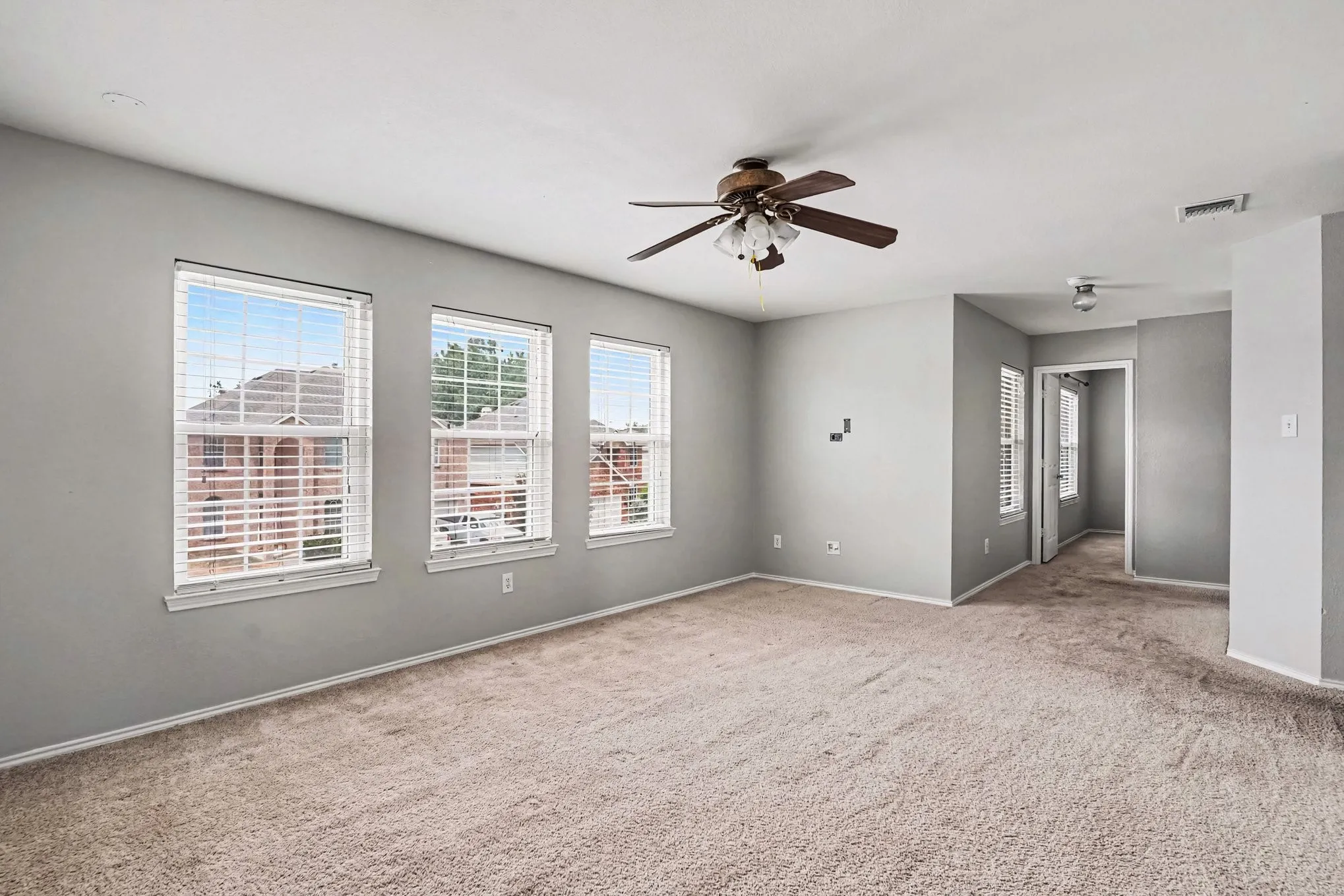 Single Family Residence For Sale in Tarrant County , 5400 Sonoma Drive, Fort Worth, Texas 76244, 4 Bedroom, 3 Bathroom, 2 Garage spaces, 2,496 Sqft, built in 2003, mls#21373018, Real Estate Agent in Fort Worth, Homes For Sale in Tarrant county, Homes For Sale in Fort Worth, Realtor in Fort Worth Texas, Real Estate Brokerage Independent Realty Texas, Luminita Cordes Realtor