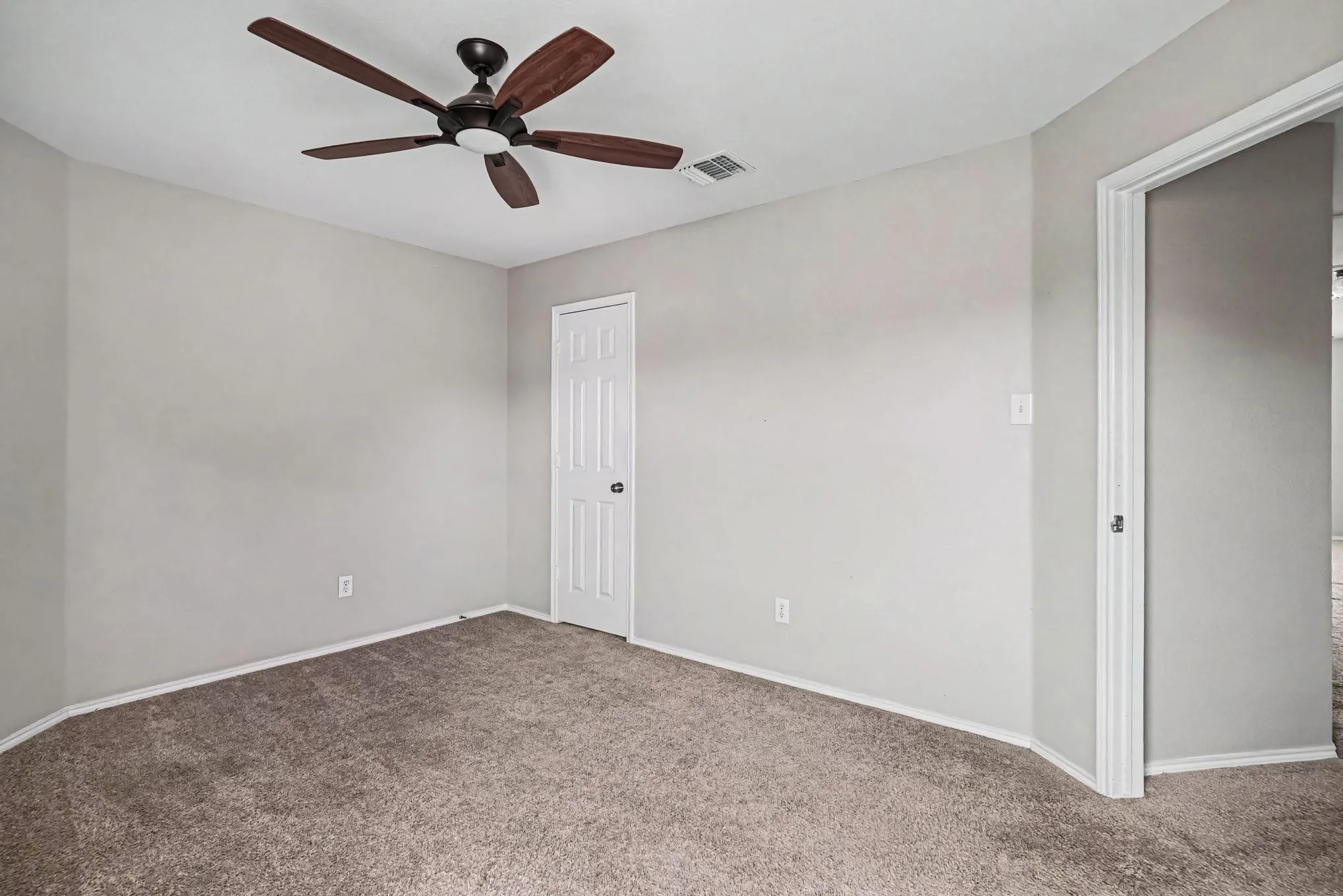 Single Family Residence For Sale in Tarrant County , 5400 Sonoma Drive, Fort Worth, Texas 76244, 4 Bedroom, 3 Bathroom, 2 Garage spaces, 2,496 Sqft, built in 2003, mls#21373018, Real Estate Agent in Fort Worth, Homes For Sale in Tarrant county, Homes For Sale in Fort Worth, Realtor in Fort Worth Texas, Real Estate Brokerage Independent Realty Texas, Luminita Cordes Realtor