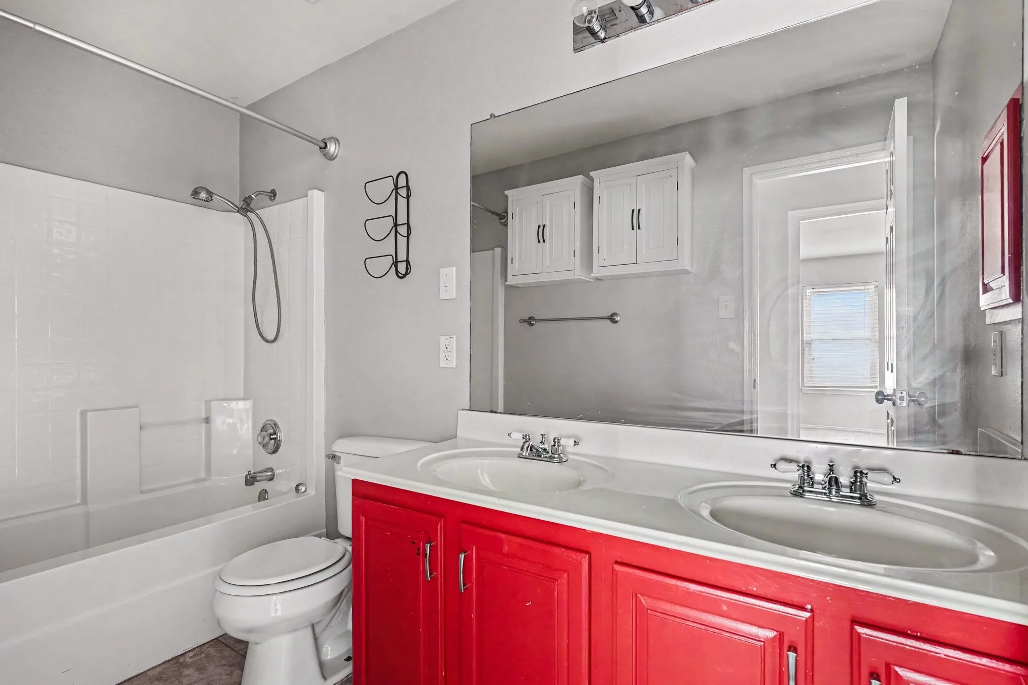 Single Family Residence For Sale in Tarrant County , 5400 Sonoma Drive, Fort Worth, Texas 76244, 4 Bedroom, 3 Bathroom, 2 Garage spaces, 2,496 Sqft, built in 2003, mls#21373018, Real Estate Agent in Fort Worth, Homes For Sale in Tarrant county, Homes For Sale in Fort Worth, Realtor in Fort Worth Texas, Real Estate Brokerage Independent Realty Texas, Luminita Cordes Realtor