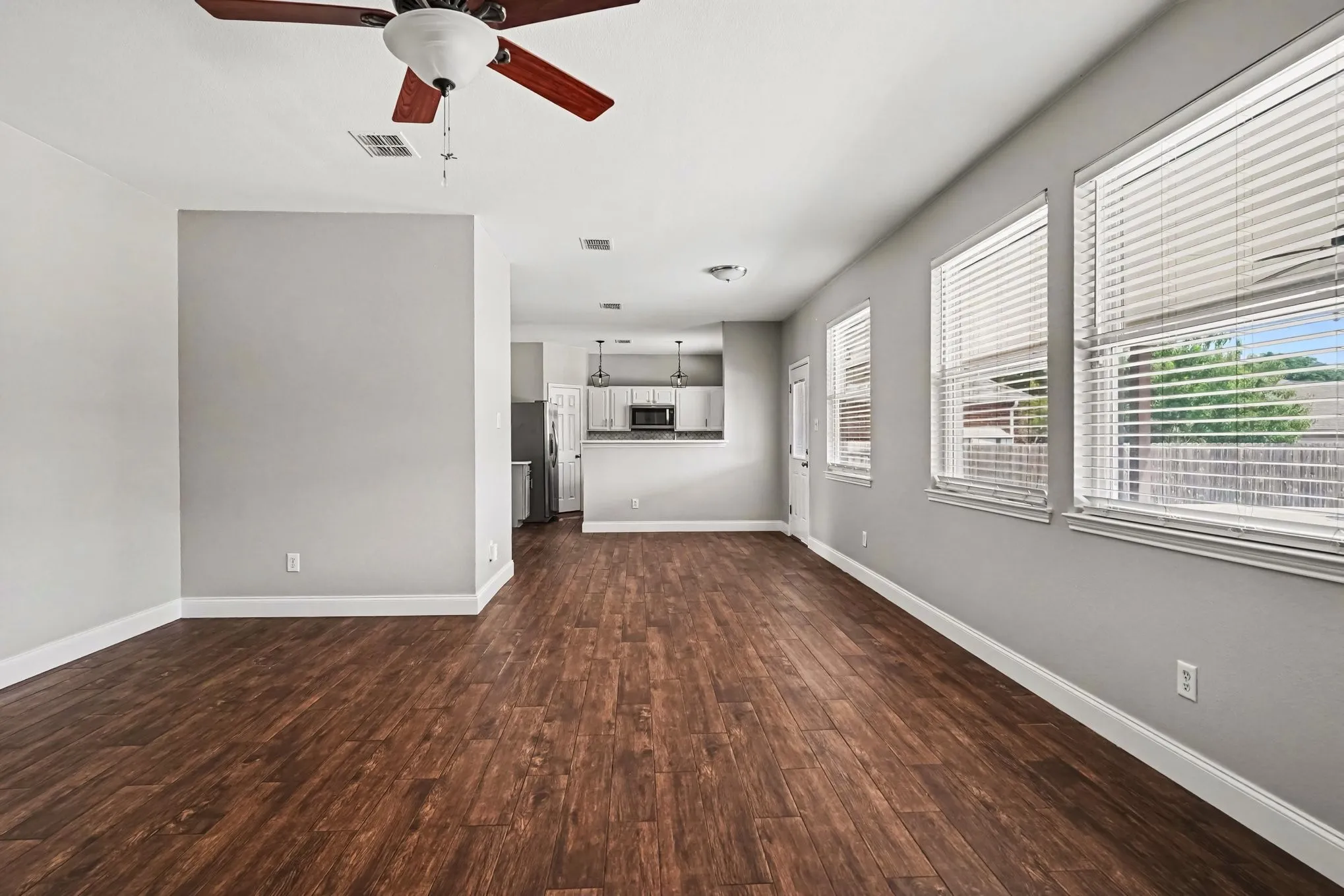 Single Family Residence For Sale in Tarrant County , 5400 Sonoma Drive, Fort Worth, Texas 76244, 4 Bedroom, 3 Bathroom, 2 Garage spaces, 2,496 Sqft, built in 2003, mls#21373018, Real Estate Agent in Fort Worth, Homes For Sale in Tarrant county, Homes For Sale in Fort Worth, Realtor in Fort Worth Texas, Real Estate Brokerage Independent Realty Texas, Luminita Cordes Realtor