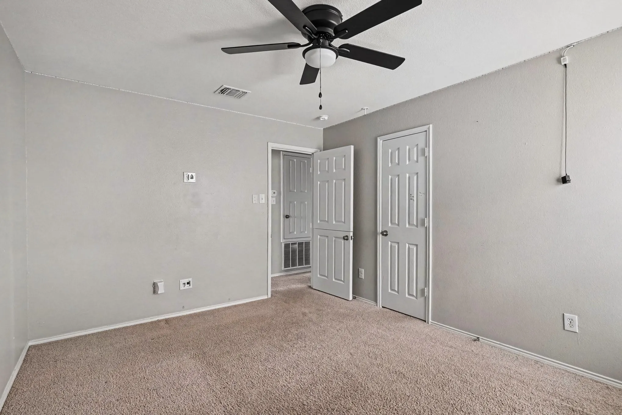 Single Family Residence For Sale in Tarrant County , 5400 Sonoma Drive, Fort Worth, Texas 76244, 4 Bedroom, 3 Bathroom, 2 Garage spaces, 2,496 Sqft, built in 2003, mls#21373018, Real Estate Agent in Fort Worth, Homes For Sale in Tarrant county, Homes For Sale in Fort Worth, Realtor in Fort Worth Texas, Real Estate Brokerage Independent Realty Texas, Luminita Cordes Realtor