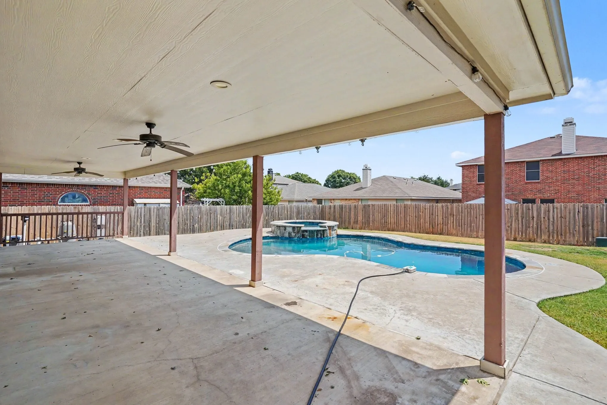 Single Family Residence For Sale in Tarrant County , 5400 Sonoma Drive, Fort Worth, Texas 76244, 4 Bedroom, 3 Bathroom, 2 Garage spaces, 2,496 Sqft, built in 2003, mls#21373018, Real Estate Agent in Fort Worth, Homes For Sale in Tarrant county, Homes For Sale in Fort Worth, Realtor in Fort Worth Texas, Real Estate Brokerage Independent Realty Texas, Luminita Cordes Realtor