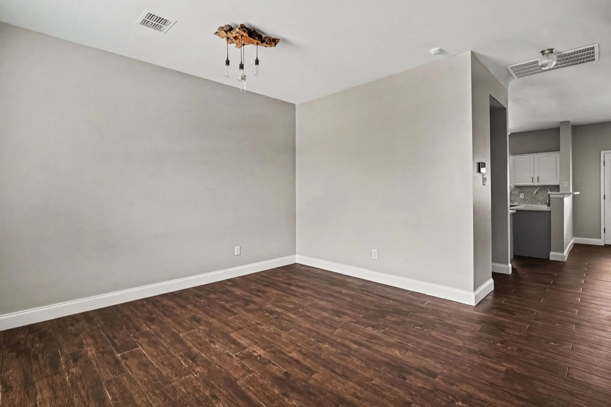 Single Family Residence For Sale in Tarrant County , 5400 Sonoma Drive, Fort Worth, Texas 76244, 4 Bedroom, 3 Bathroom, 2 Garage spaces, 2,496 Sqft, built in 2003, mls#21373018, Real Estate Agent in Fort Worth, Homes For Sale in Tarrant county, Homes For Sale in Fort Worth, Realtor in Fort Worth Texas, Real Estate Brokerage Independent Realty Texas, Luminita Cordes Realtor