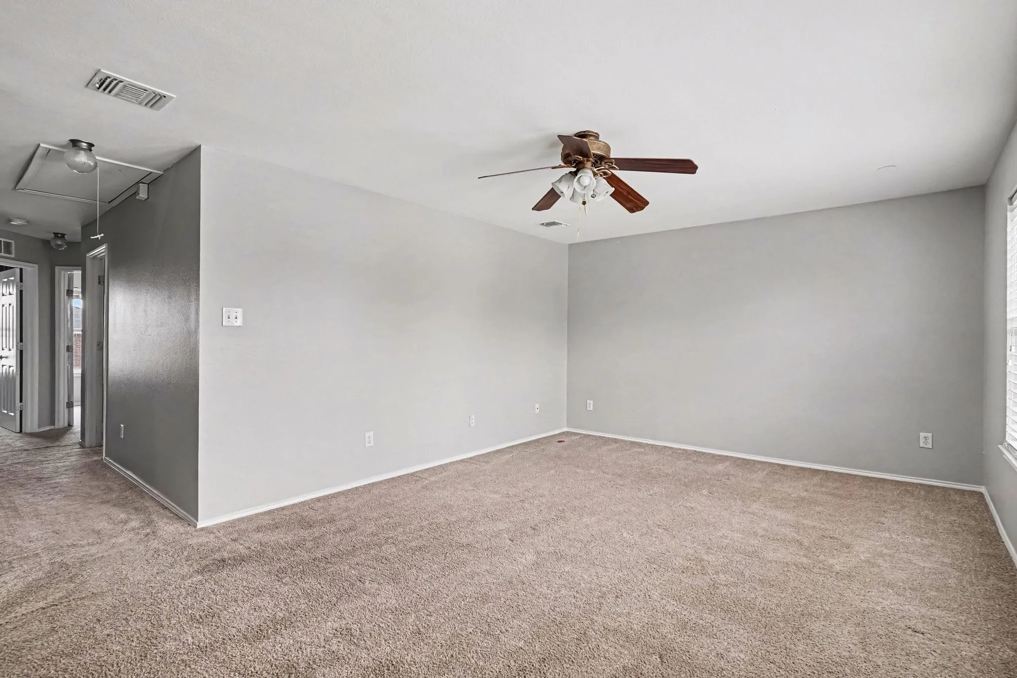 Single Family Residence For Sale in Tarrant County , 5400 Sonoma Drive, Fort Worth, Texas 76244, 4 Bedroom, 3 Bathroom, 2 Garage spaces, 2,496 Sqft, built in 2003, mls#21373018, Real Estate Agent in Fort Worth, Homes For Sale in Tarrant county, Homes For Sale in Fort Worth, Realtor in Fort Worth Texas, Real Estate Brokerage Independent Realty Texas, Luminita Cordes Realtor