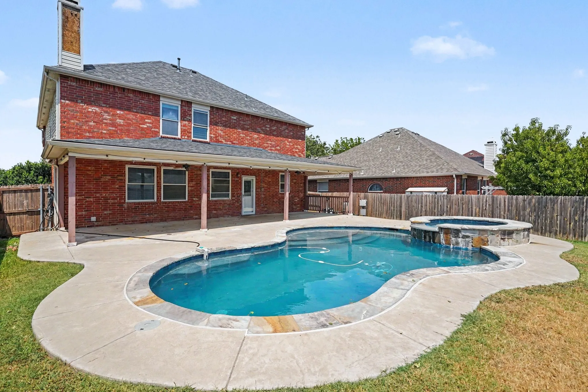 Single Family Residence For Sale in Tarrant County , 5400 Sonoma Drive, Fort Worth, Texas 76244, 4 Bedroom, 3 Bathroom, 2 Garage spaces, 2,496 Sqft, built in 2003, mls#21373018, Real Estate Agent in Fort Worth, Homes For Sale in Tarrant county, Homes For Sale in Fort Worth, Realtor in Fort Worth Texas, Real Estate Brokerage Independent Realty Texas, Luminita Cordes Realtor
