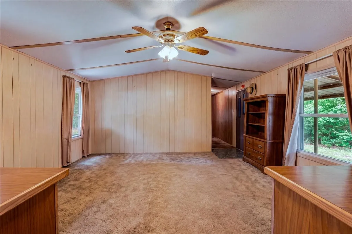 Manufactured Home For Sale in Palo Pinto County , 615 SW 20th Street, Mineral Wells, Texas 76067, 3 Bedroom, 2 Bathroom, Garage spaces, 1,216 Sqft, built in 1986, mls#21373604, Real Estate Agent in Mineral Wells, Homes For Sale in Palo Pinto county, Homes For Sale in Mineral Wells, Realtor in Mineral Wells Texas, Real Estate Brokerage Independent Realty Texas, Luminita Cordes Realtor