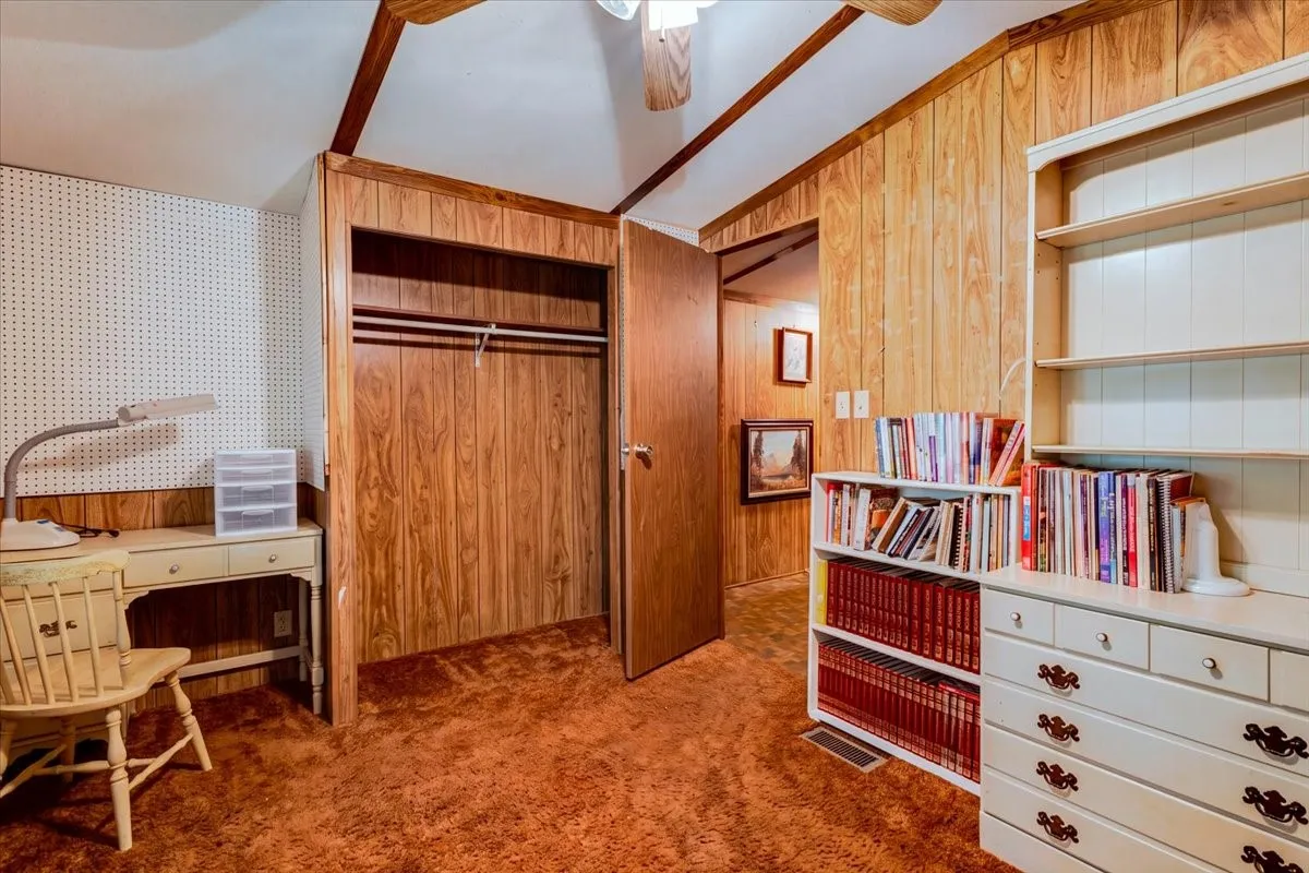 Manufactured Home For Sale in Palo Pinto County , 615 SW 20th Street, Mineral Wells, Texas 76067, 3 Bedroom, 2 Bathroom, Garage spaces, 1,216 Sqft, built in 1986, mls#21373604, Real Estate Agent in Mineral Wells, Homes For Sale in Palo Pinto county, Homes For Sale in Mineral Wells, Realtor in Mineral Wells Texas, Real Estate Brokerage Independent Realty Texas, Luminita Cordes Realtor