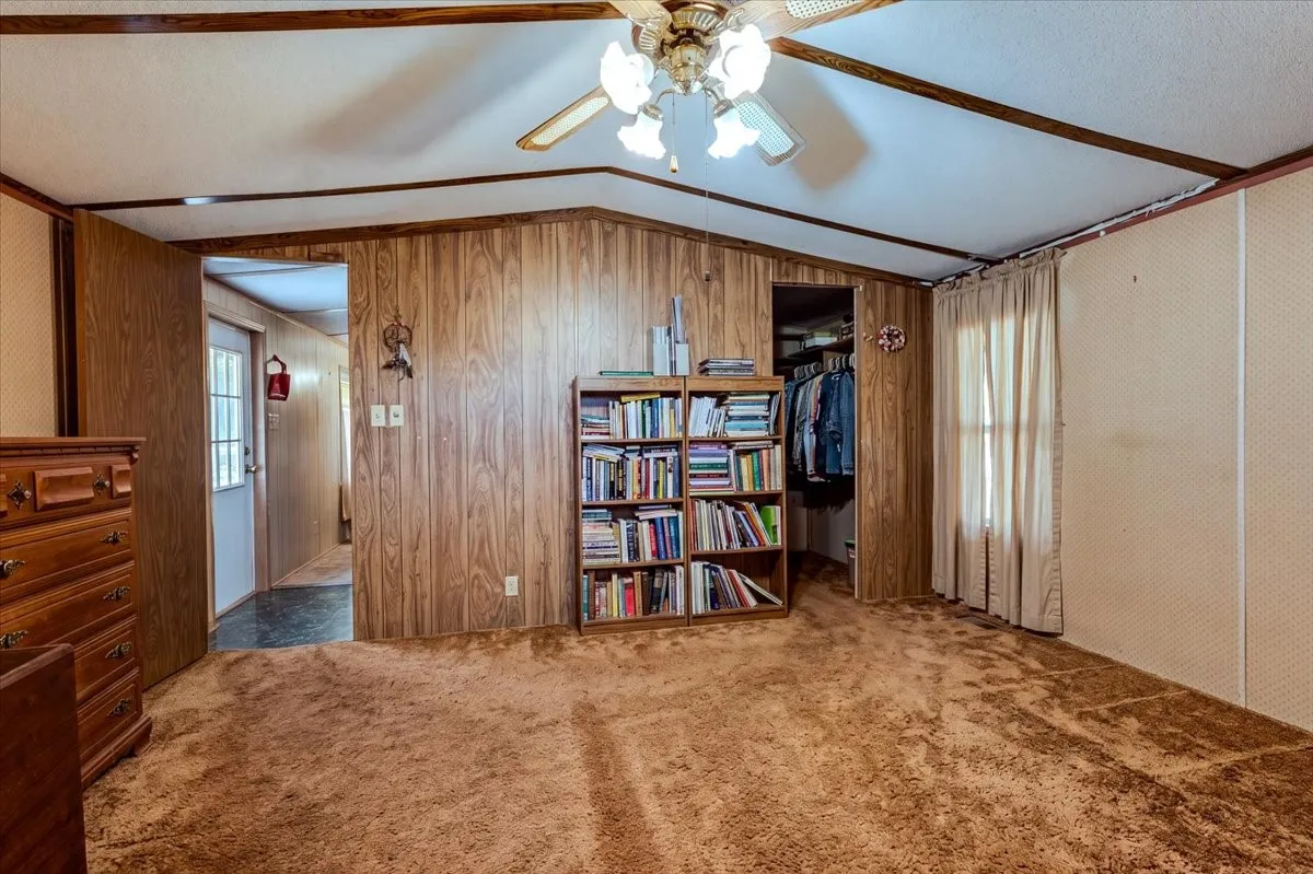 Manufactured Home For Sale in Palo Pinto County , 615 SW 20th Street, Mineral Wells, Texas 76067, 3 Bedroom, 2 Bathroom, Garage spaces, 1,216 Sqft, built in 1986, mls#21373604, Real Estate Agent in Mineral Wells, Homes For Sale in Palo Pinto county, Homes For Sale in Mineral Wells, Realtor in Mineral Wells Texas, Real Estate Brokerage Independent Realty Texas, Luminita Cordes Realtor