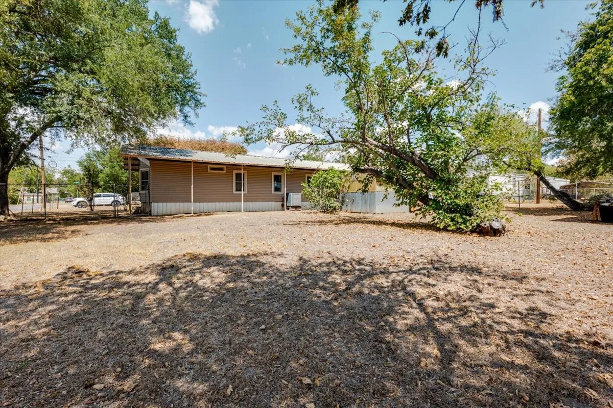 Manufactured Home For Sale in Palo Pinto County , 615 SW 20th Street, Mineral Wells, Texas 76067, 3 Bedroom, 2 Bathroom, Garage spaces, 1,216 Sqft, built in 1986, mls#21373604, Real Estate Agent in Mineral Wells, Homes For Sale in Palo Pinto county, Homes For Sale in Mineral Wells, Realtor in Mineral Wells Texas, Real Estate Brokerage Independent Realty Texas, Luminita Cordes Realtor